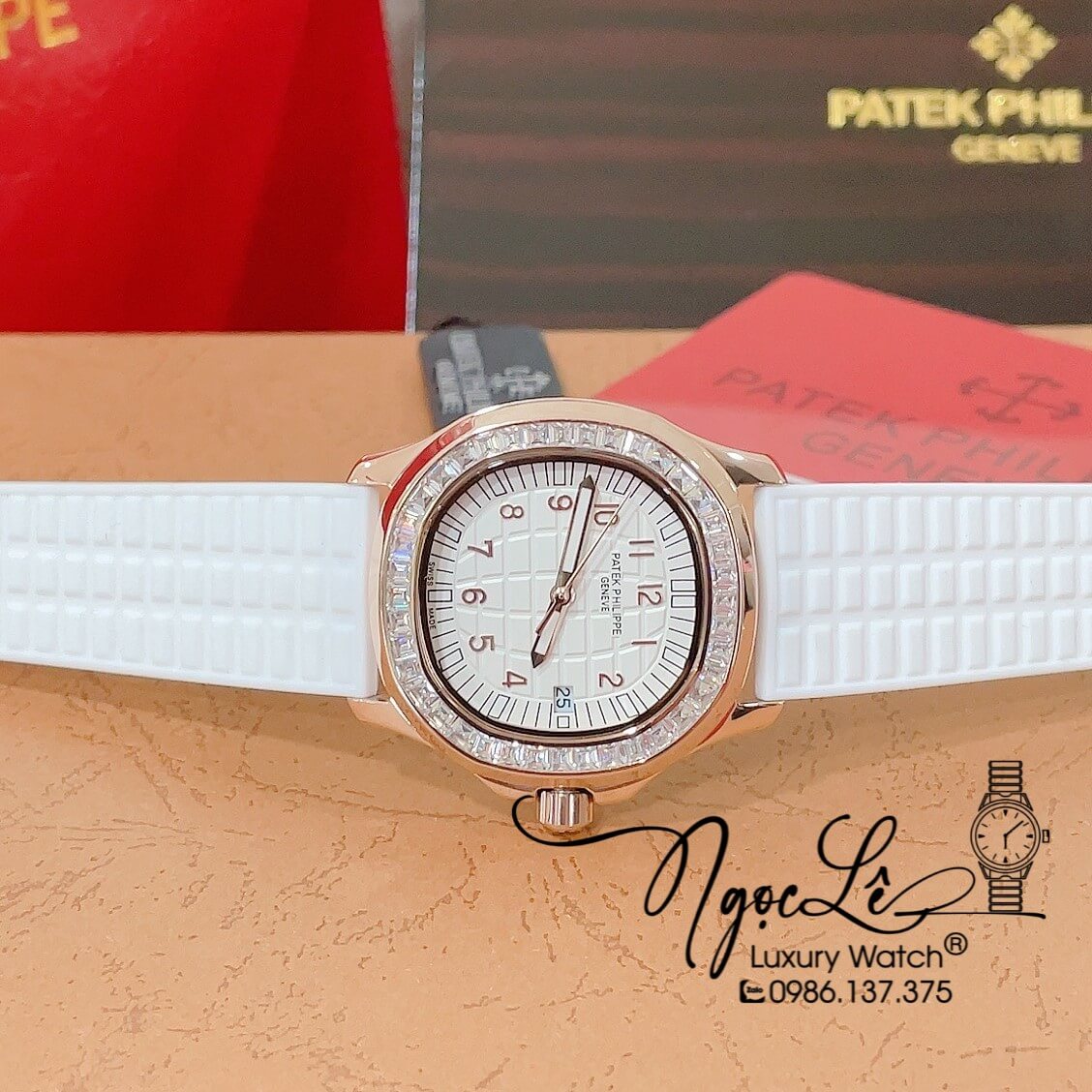 Đồng Hồ Patek Philippe Aquanaut Nữ Dây Silicon Màu Trắng Đính Đá Ống Vỏ Bạc Rose 35mm