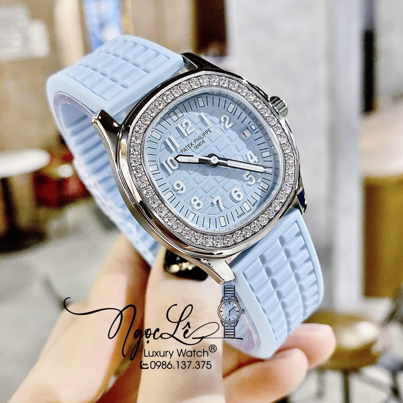 Đồng Hồ Patek Philippe Aquanaut Nữ Dây Silicon Màu Xanh Dương Nhạt Đính Đá Vỏ Bạc Size 35mm