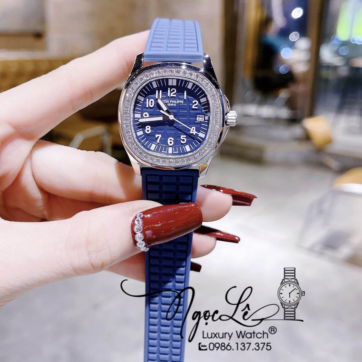 Đồng Hồ Patek Philippe Aquanaut Nữ Dây Silicon Màu Xanh Navy Đính Đá Vỏ Bạc Size 35mm