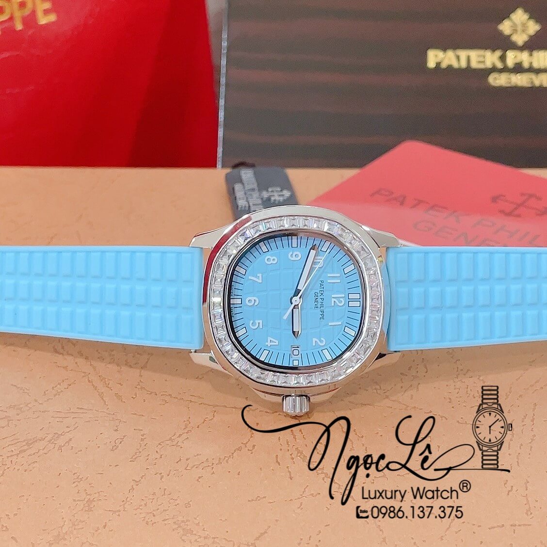 Đồng Hồ Patek Philippe Aquanaut Nữ Dây Silicon Màu Xanh Pastel Đính Đá Ống Vỏ Bạc Size 35mm