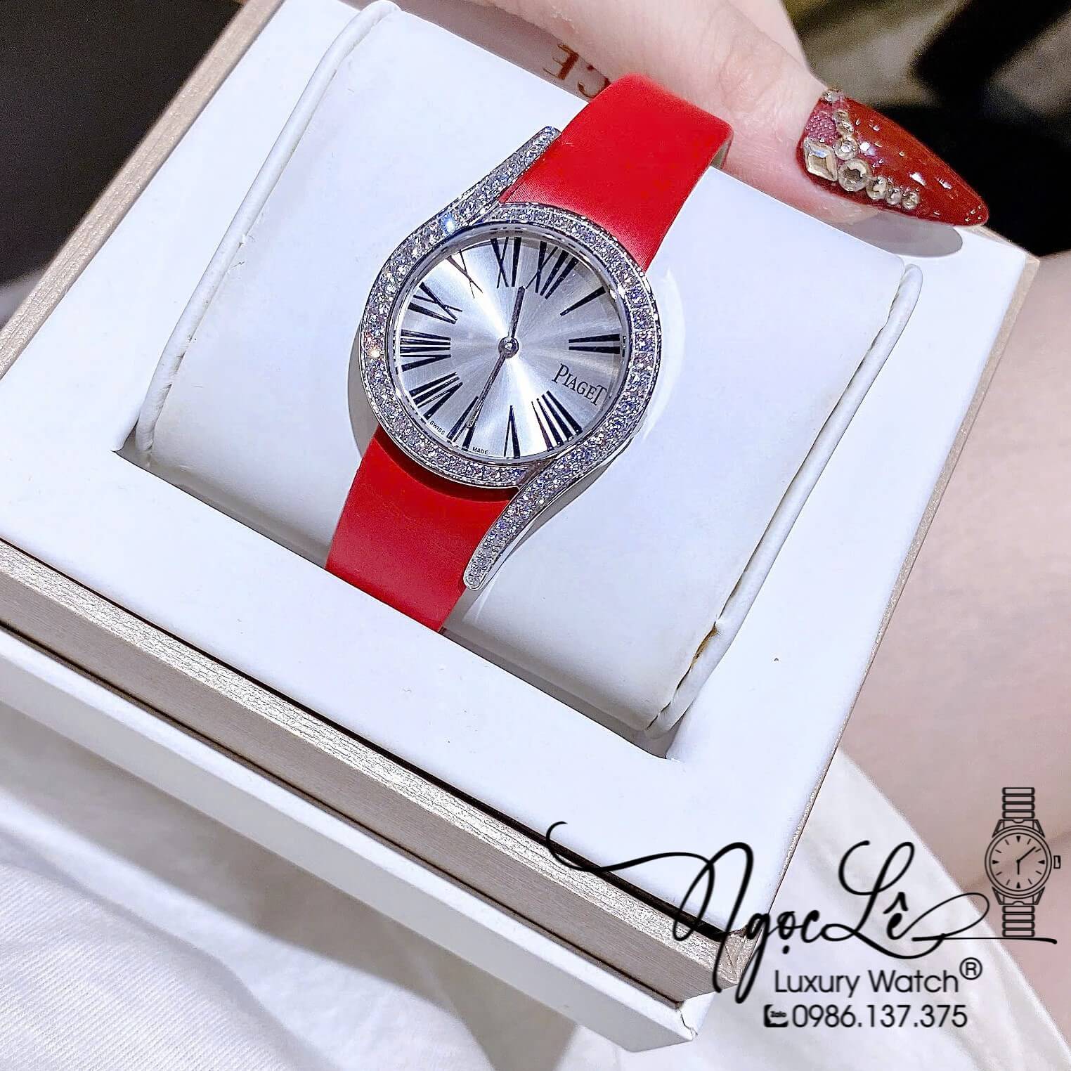 Đồng Hồ Piaget Nữ Dây Da Lụa Màu Đỏ Mặt Số La Mã Đính Đá Size 32mm