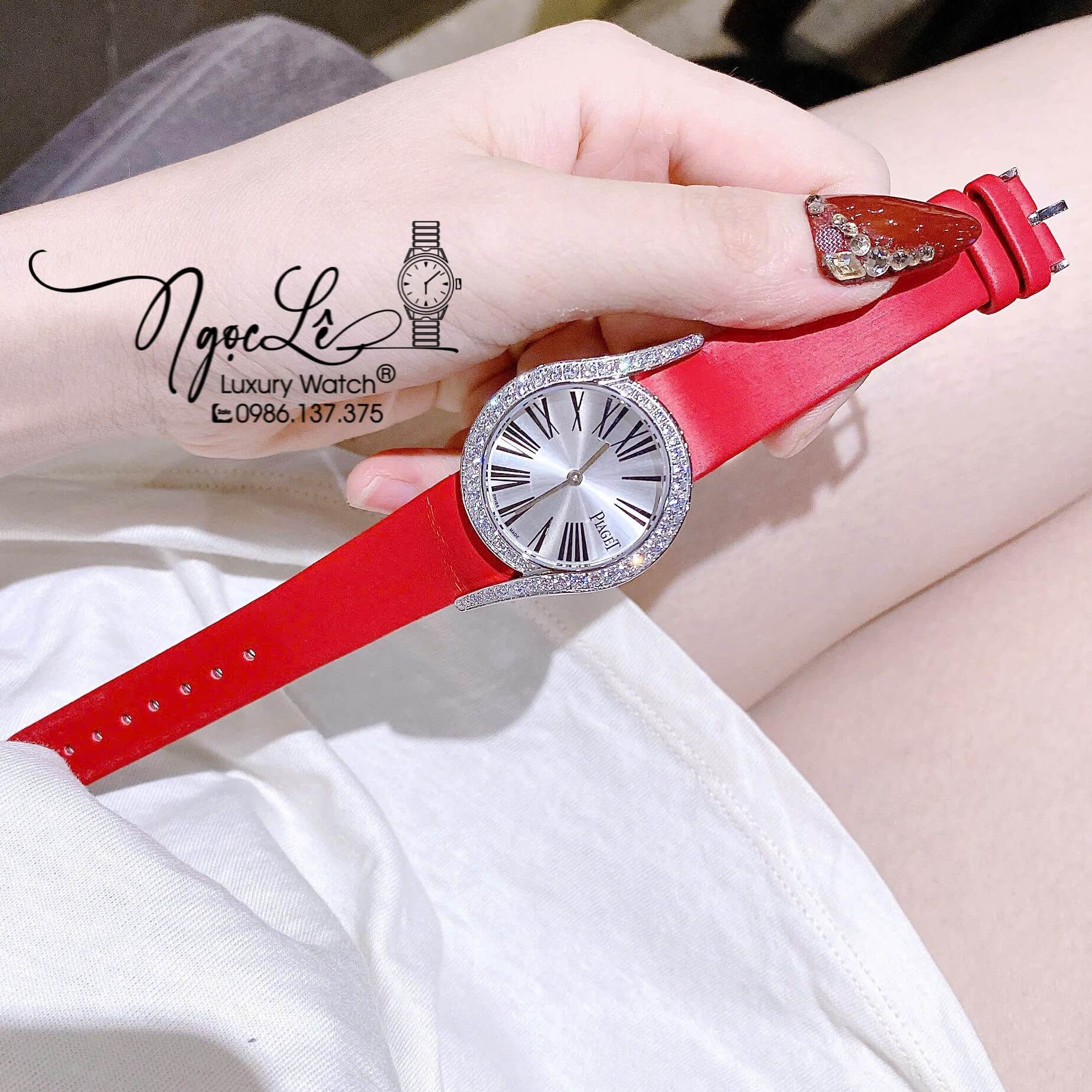 Đồng Hồ Piaget Nữ Dây Da Lụa Màu Đỏ Mặt Số La Mã Đính Đá Size 32mm