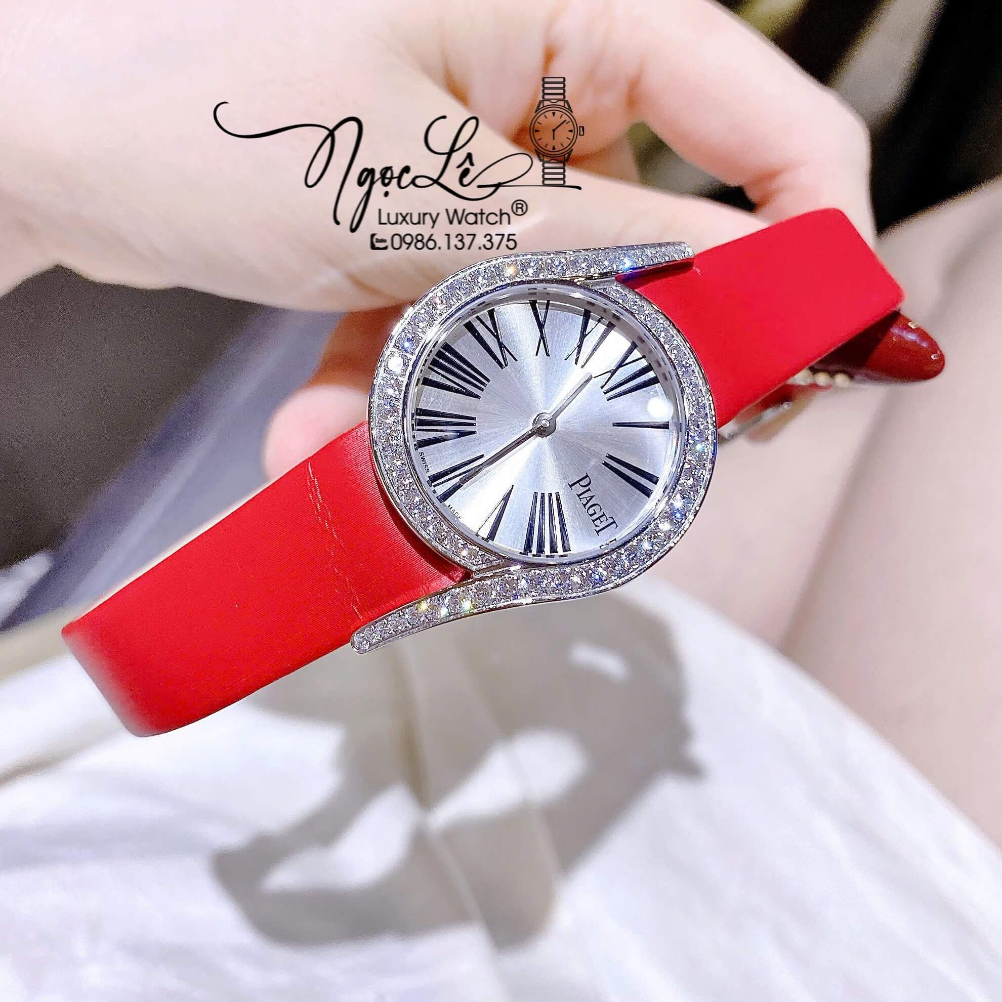 Đồng Hồ Piaget Nữ Dây Da Lụa Màu Đỏ Mặt Số La Mã Đính Đá Size 32mm