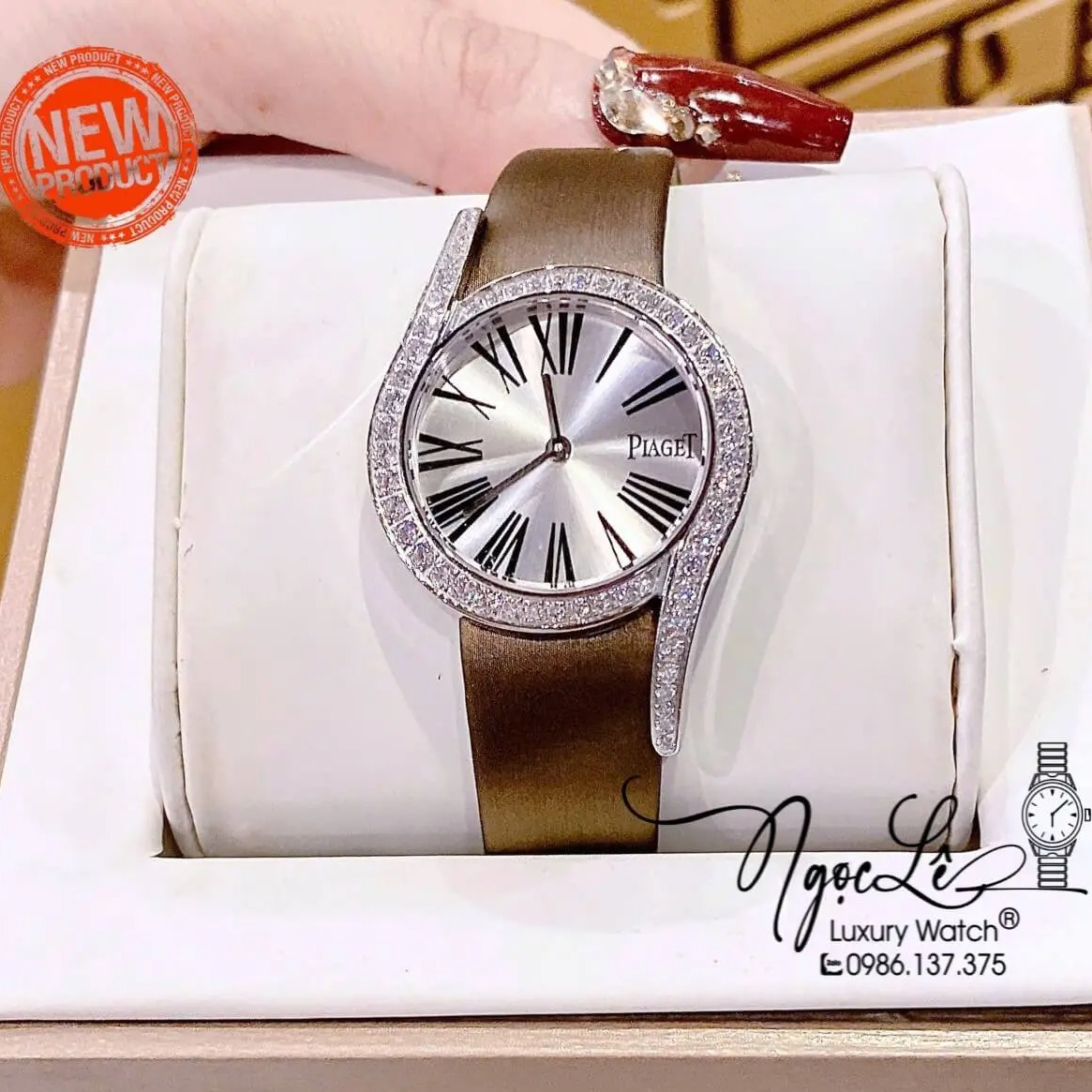 Đồng Hồ Piaget Nữ Dây Da Lụa Màu Nâu Mặt Số La Mã Đính Đá Size 32mm