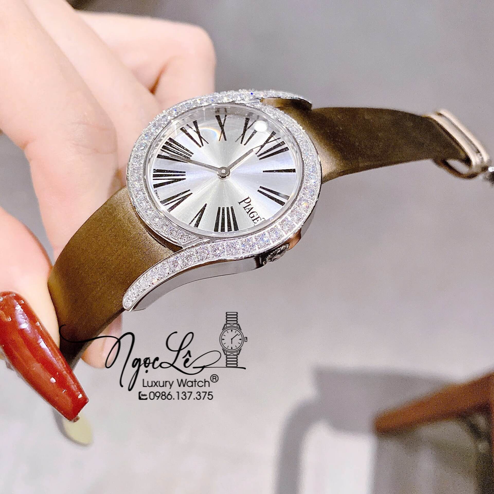Đồng Hồ Piaget Nữ Dây Da Lụa Màu Nâu Mặt Số La Mã Đính Đá Size 32mm