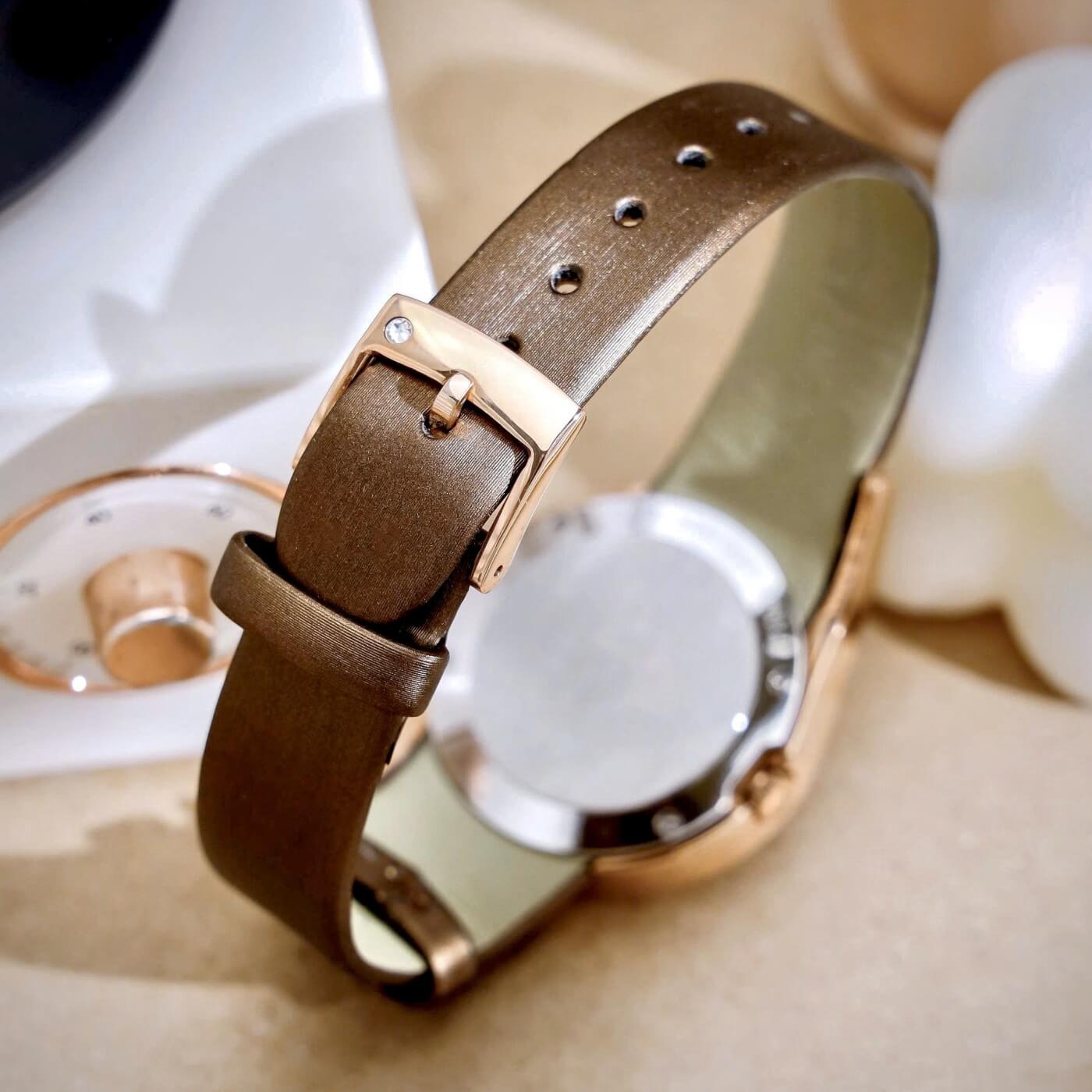 Đồng Hồ Piaget Nữ Dây Da Lụa Màu Nâu Mặt Trắng Xà Cừ Viền Đá Size 32mm - Vỏ Rose