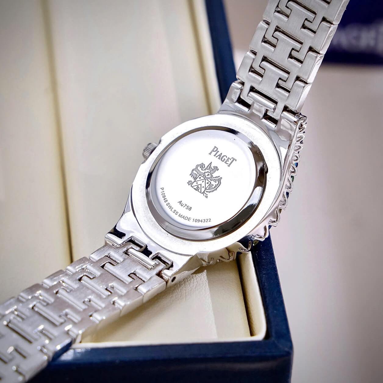 Đồng Hồ Piaget Nữ Dây Kim Loại Mesh Silver Viền Đá Xanh Ngọc Size 26mm - Máy Pin