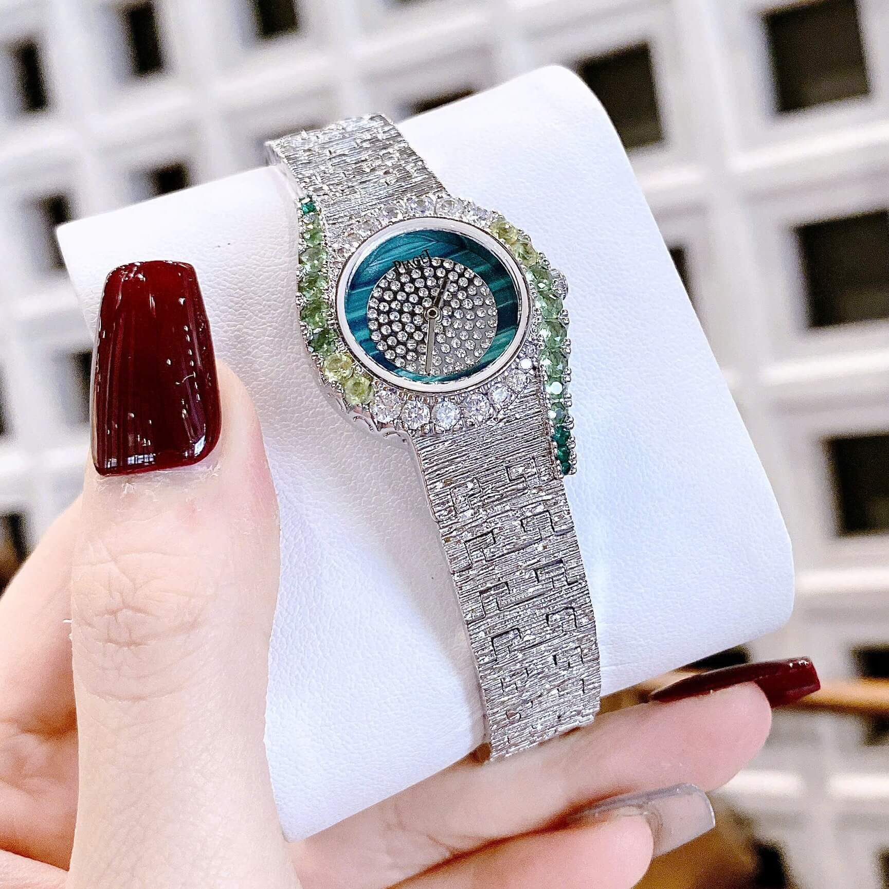 Đồng Hồ Piaget Nữ Dây Kim Loại Mesh Silver Viền Đá Xanh Ngọc Size 26mm - Máy Pin