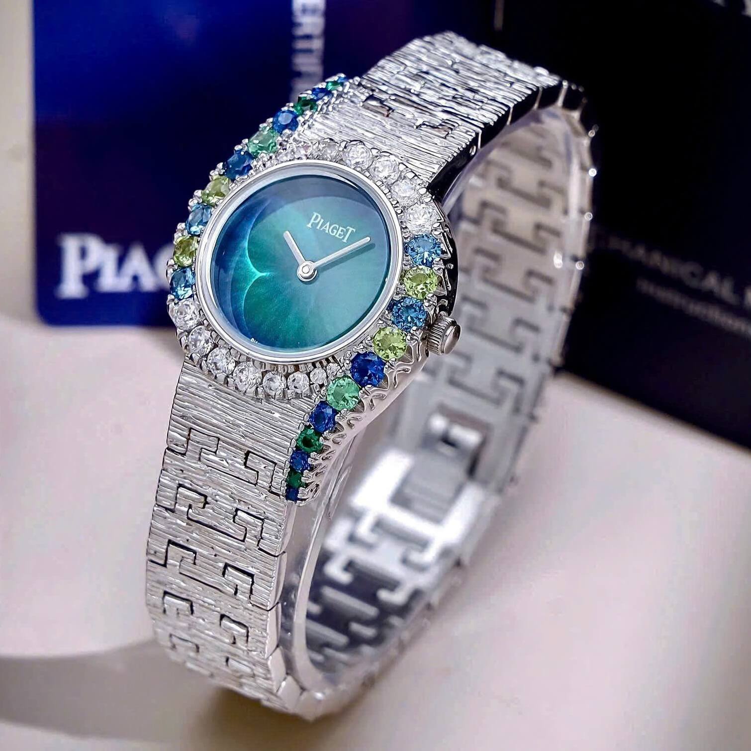 Đồng Hồ Piaget Nữ Dây Mesh Silver Mặt Xanh Ombre Viền Đá Xanh Size 26mm - Máy Pin