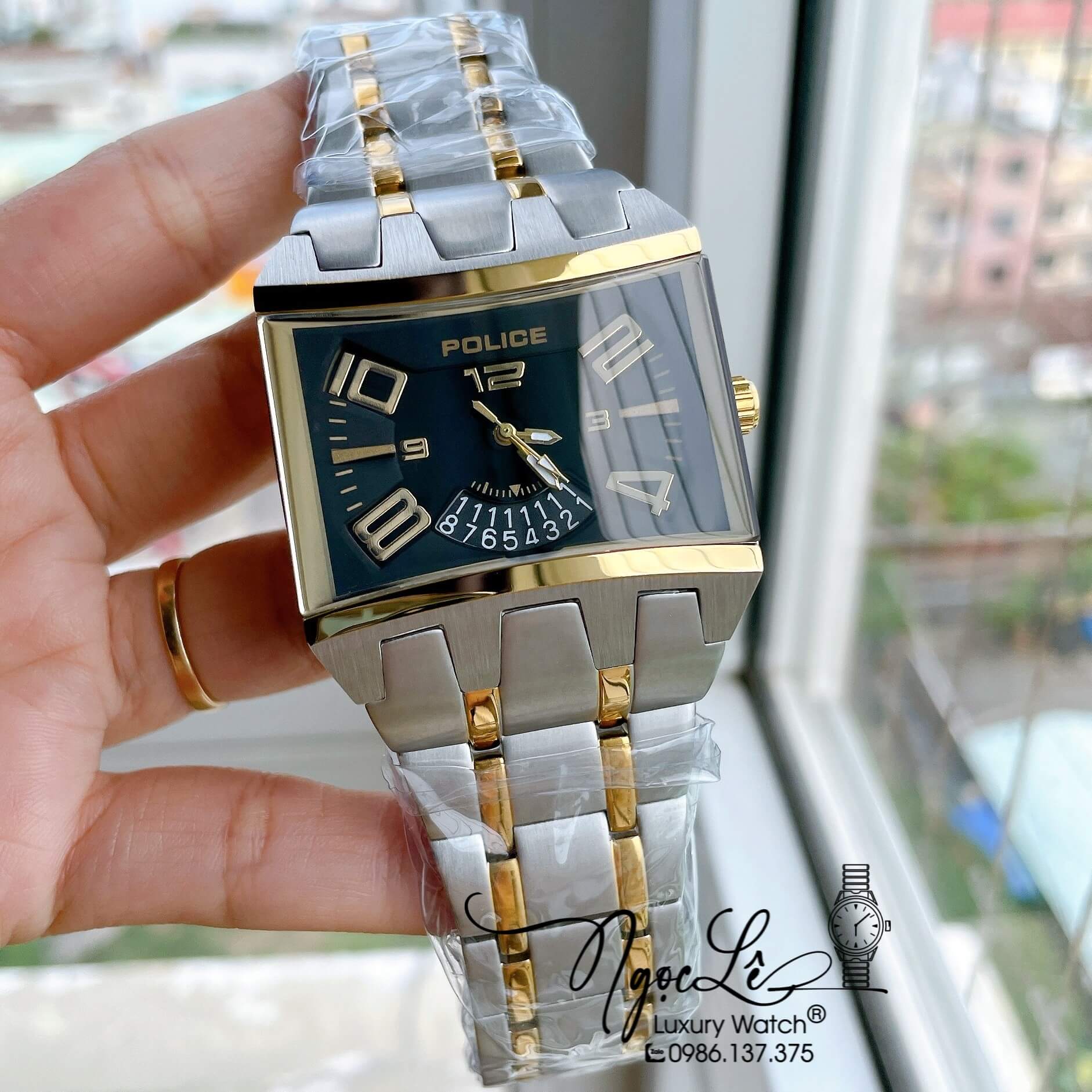 Đồng Hồ Police Nam Mặt Vuông Dây Kim Loại Demi Vàng Mặt Đen Size 42mm