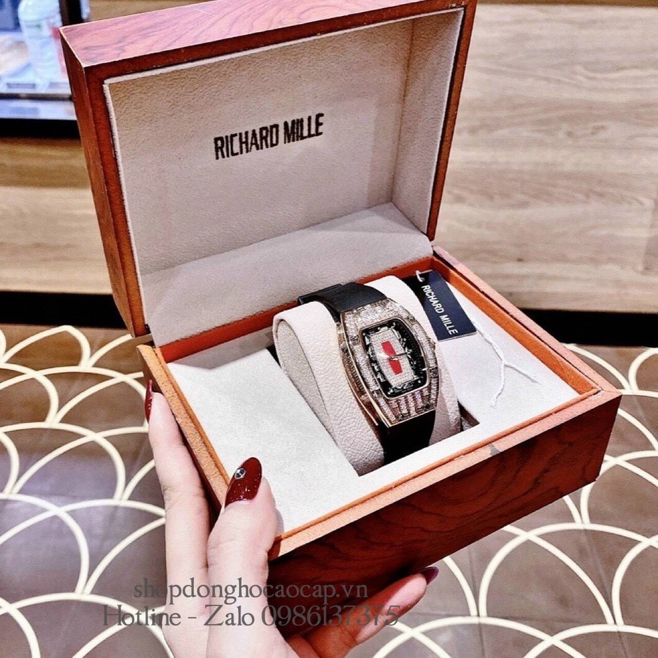 Đồng Hồ Richard Mille Nữ Siêu Cấp Máy Pin Silicon Đen Rose