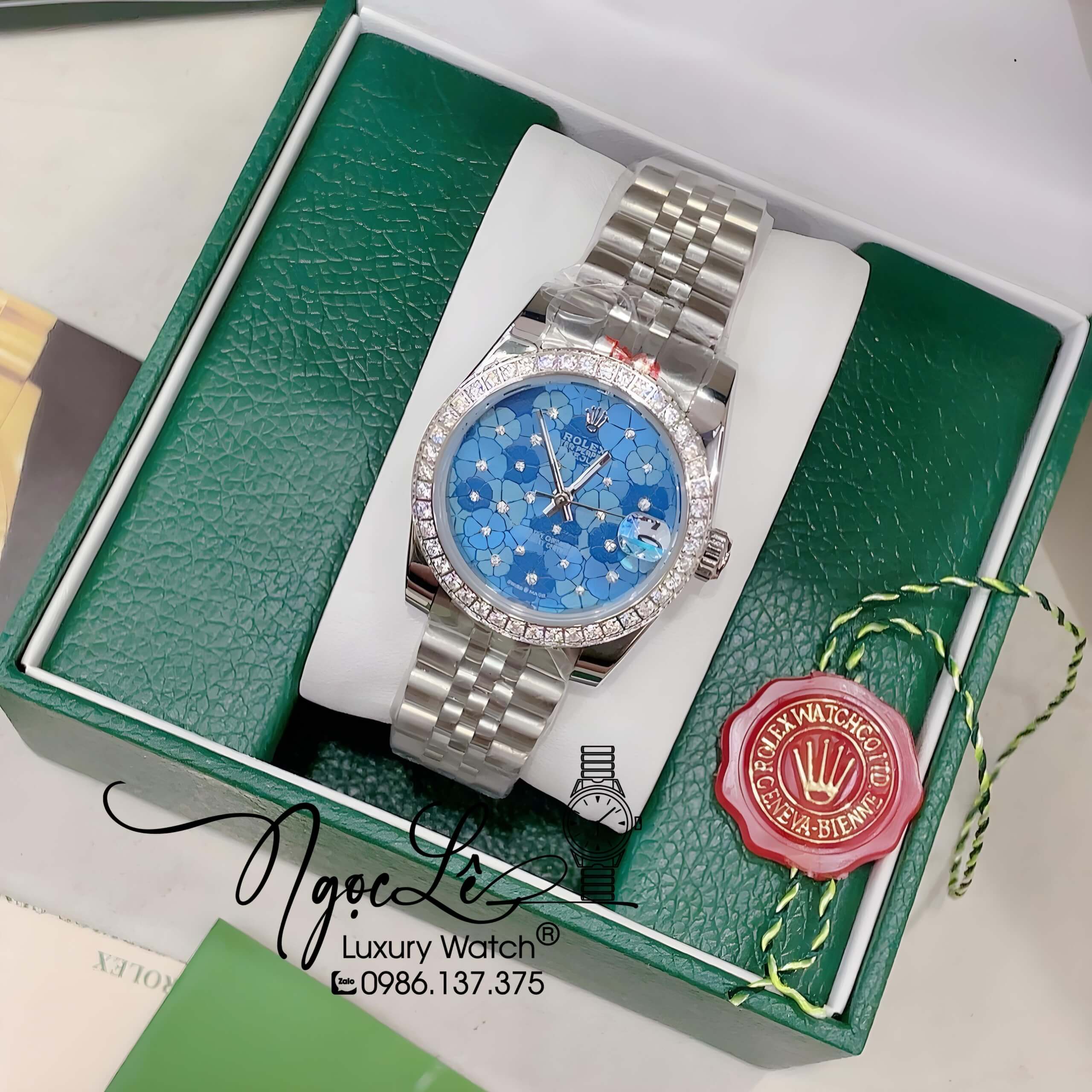 Đồng Hồ Nữ Rolex Datejust Pin Màu Bạc Mặt Xanh Dương Họa Tiết Hoa Đính Đá Size 32mm