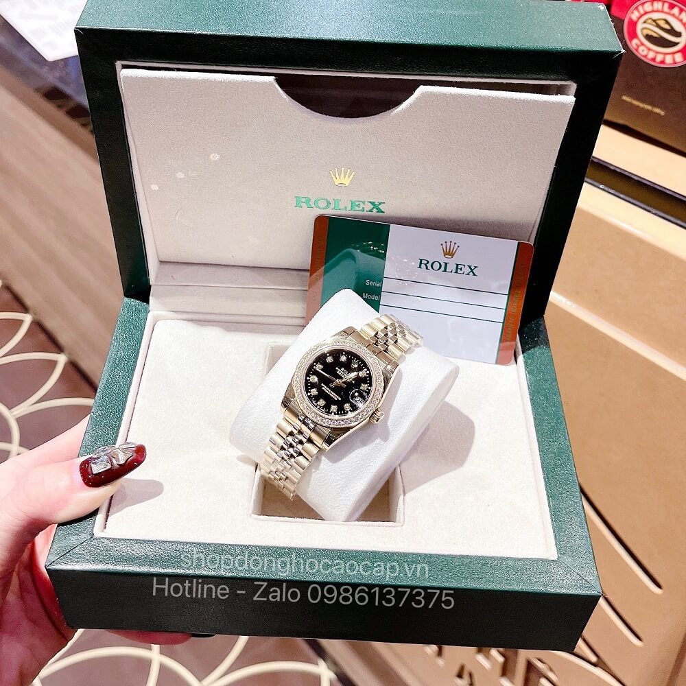 Đồng Hồ Rolex Datejust Nữ Dây Vàng Mặt Đen Viền Đá 32mm