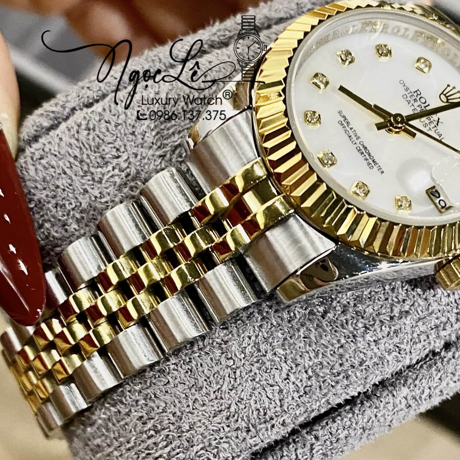 Đồng Hồ Nữ Rolex Datejust Automatic Dây Kim Loại Demi Vàng Mặt Trắng Xà Cừ Niềng Khía Size 31mm