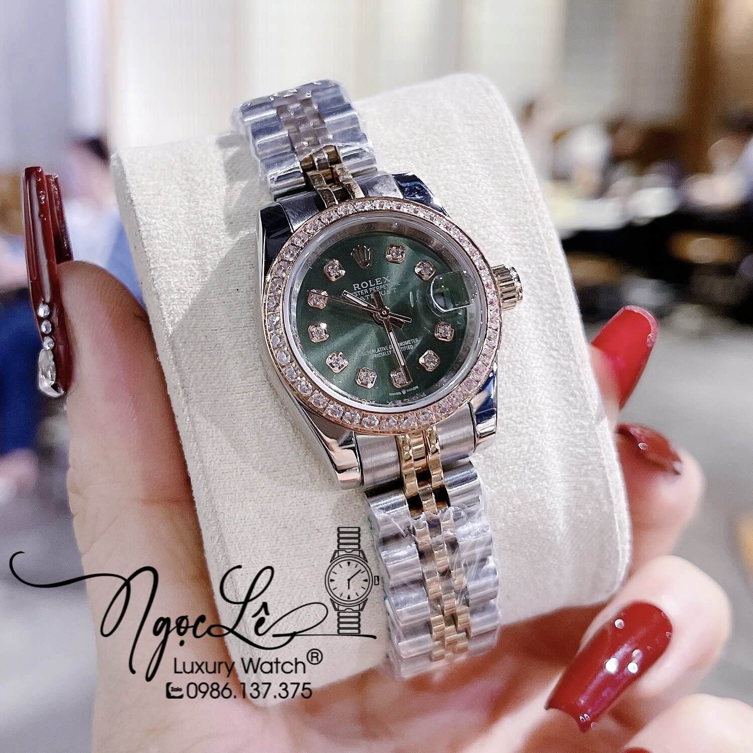 Đồng Hồ Nữ Rolex Datejust Pin Demi Vàng Mặt Xanh Lục Đính Đá Size 28mm