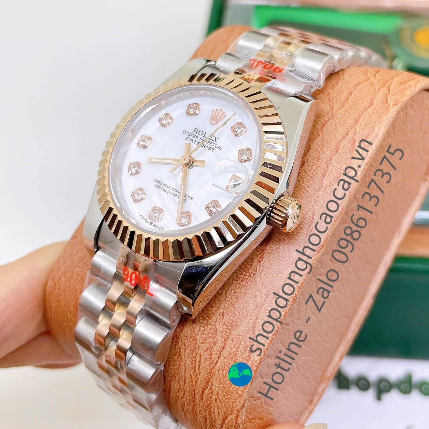 Đồng Hồ Rolex Datejust Nữ Máy Pin Dây Kim Loại Demi Rose Mặt Trắng Xà Cừ Niềng Khía Size 31mm