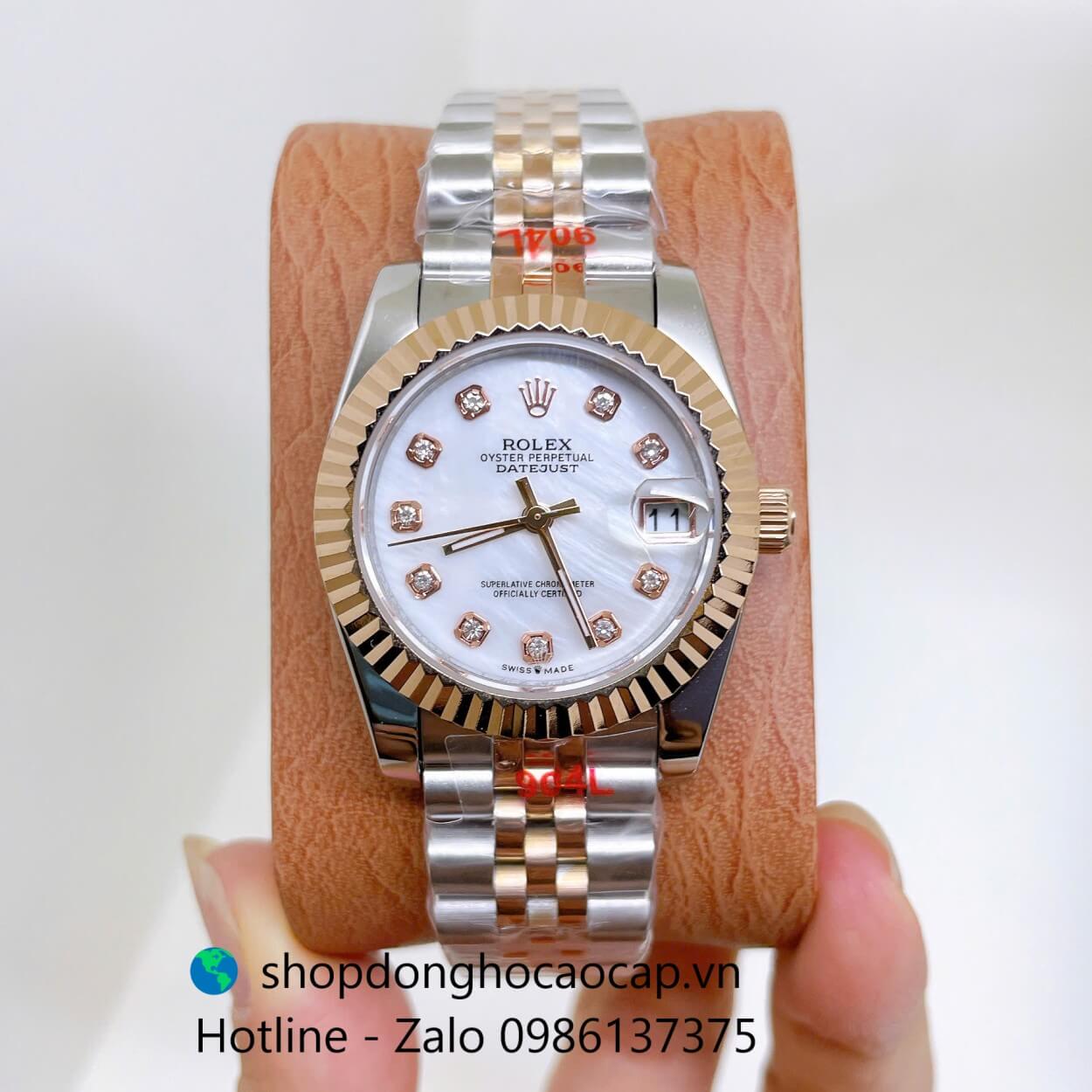 Đồng Hồ Rolex Datejust Nữ Máy Pin Dây Kim Loại Demi Rose Mặt Trắng Xà Cừ Niềng Khía Size 31mm