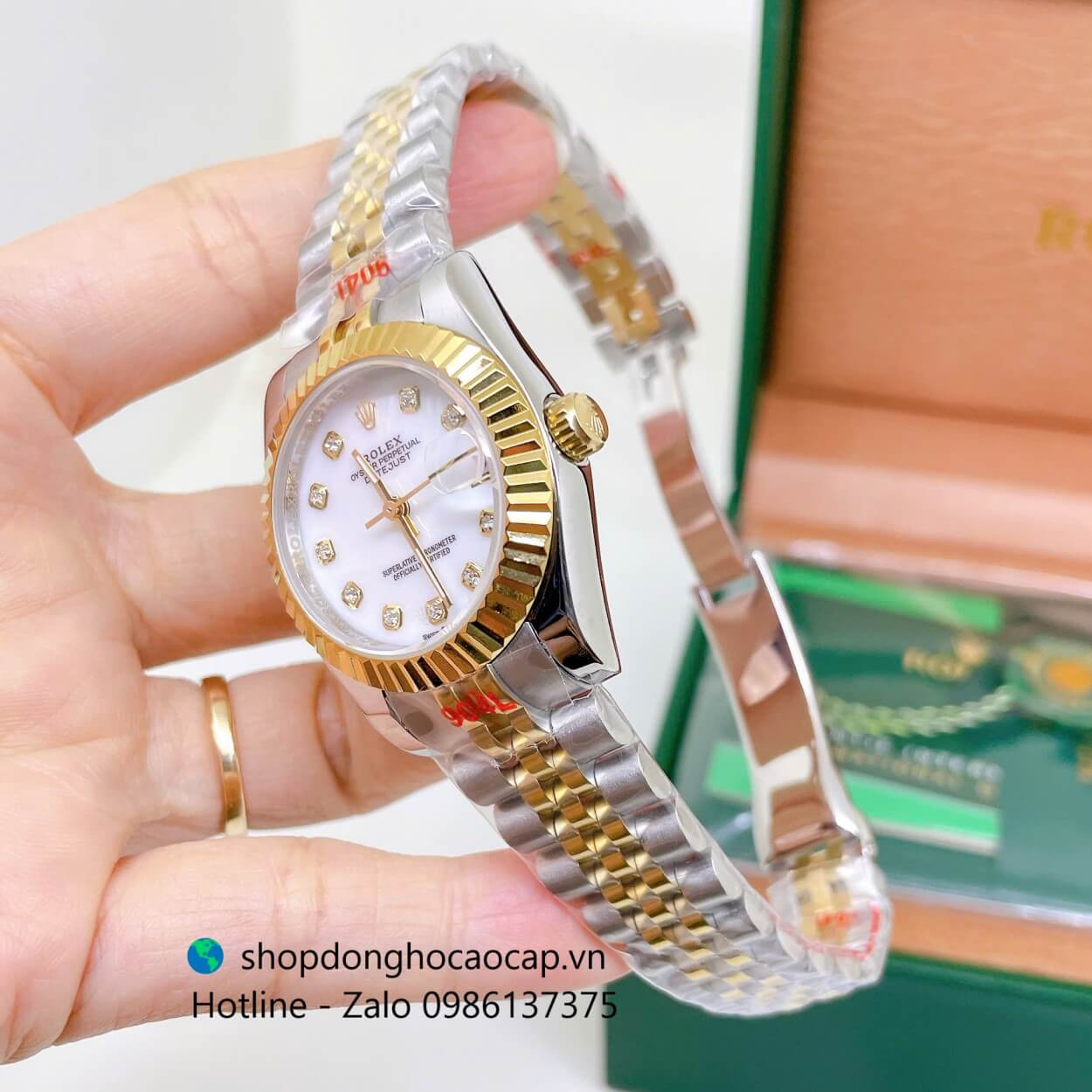Đồng Hồ Rolex Datejust Nữ Máy Pin Dây Kim Loại Demi Vàng Mặt Trắng Xà Cừ Niềng Khía Size 31mm