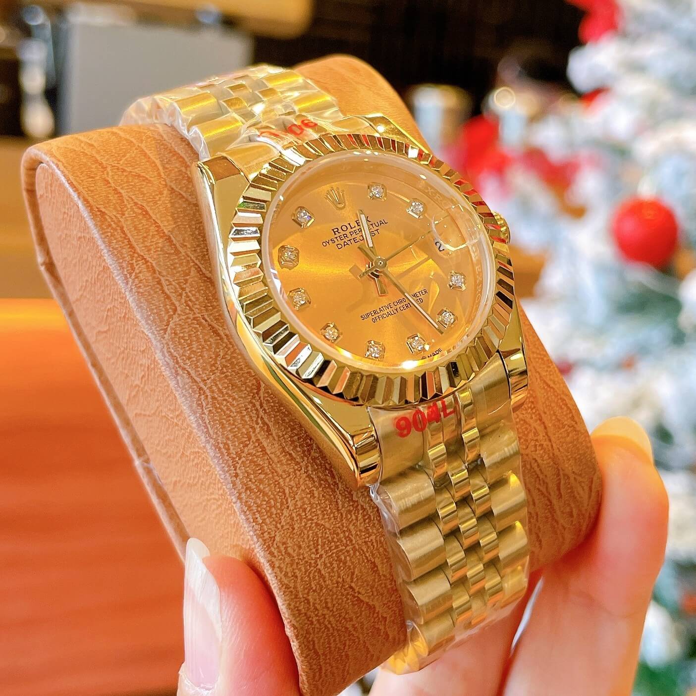 Đồng Hồ Rolex Datejust Nữ Máy Pin Dây Kim Loại Vàng Mặt Vàng Niềng Khía Size 31mm