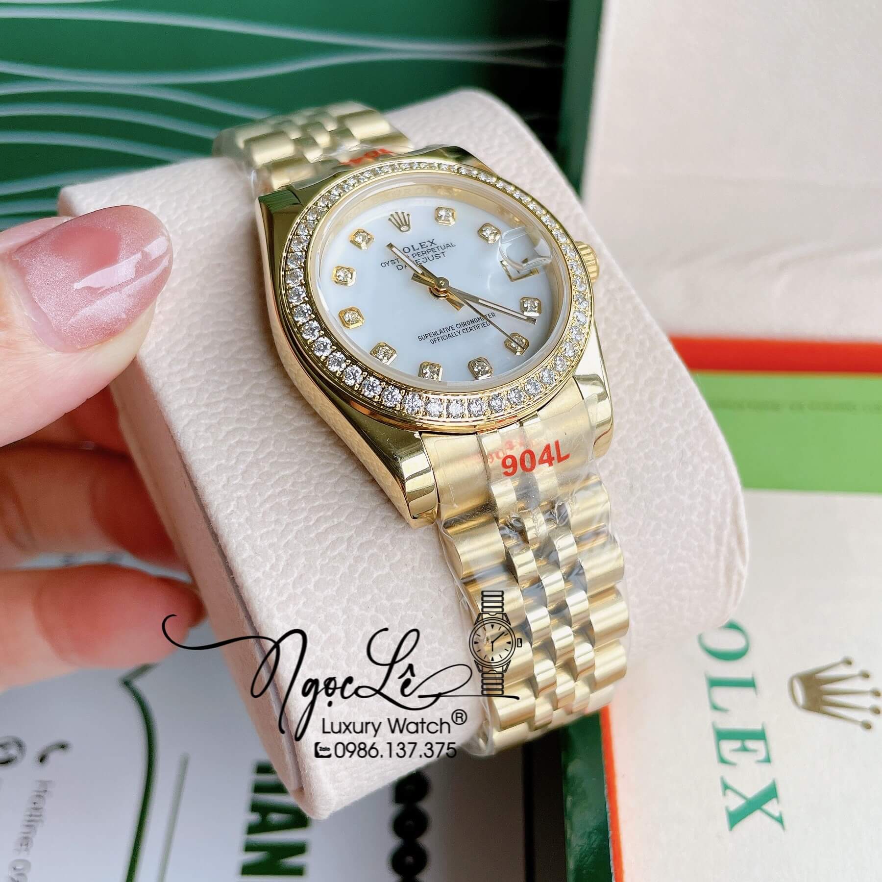 Đồng Hồ Nữ Rolex Datejust Pin Màu Vàng Mặt Trắng Xà Cừ Đính Đá Size 32mm Full Box
