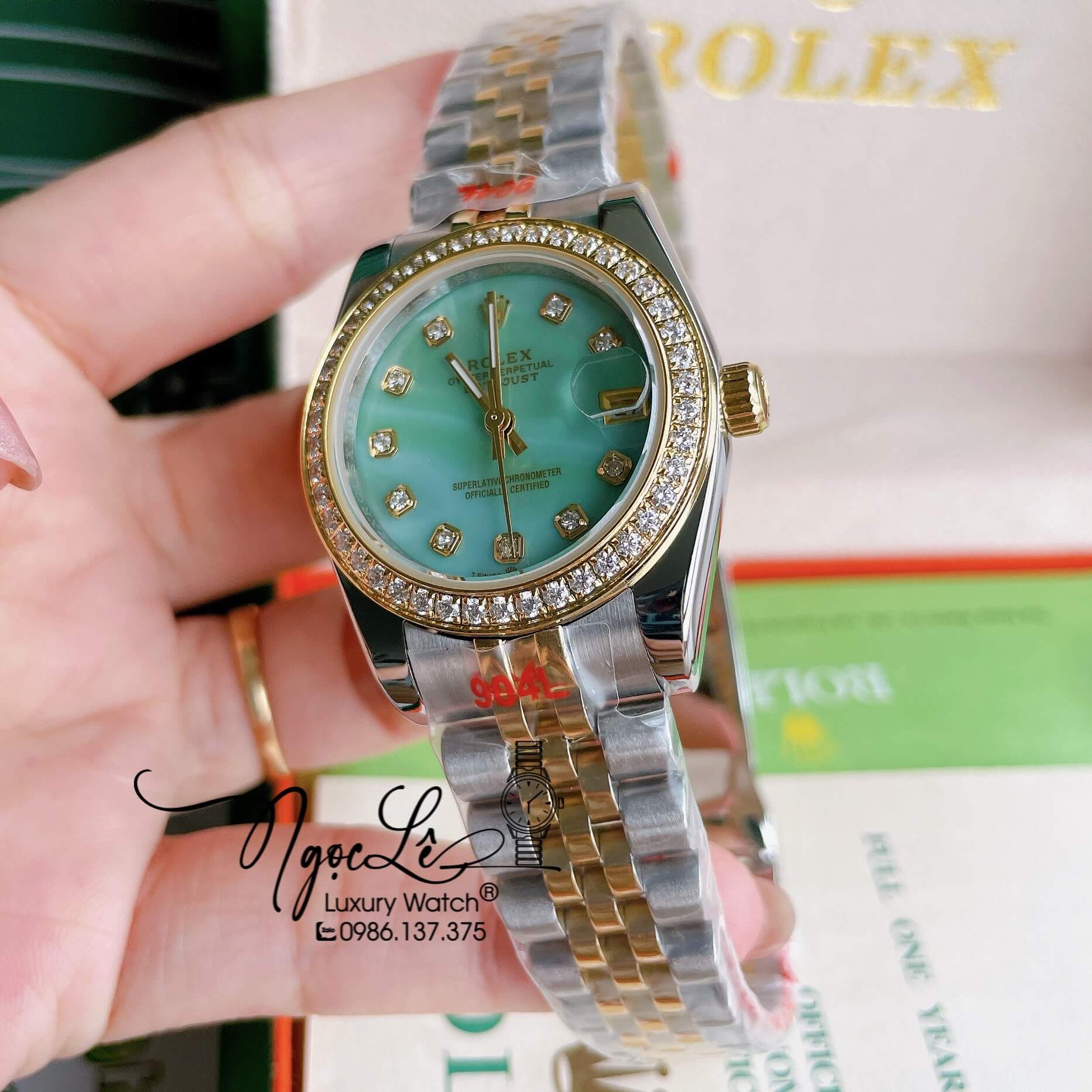 Đồng Hồ Nữ Rolex Datejust Pin Màu Demi Vàng Mặt Xanh Ngọc Xà Cừ Đính Đá Size 32mm