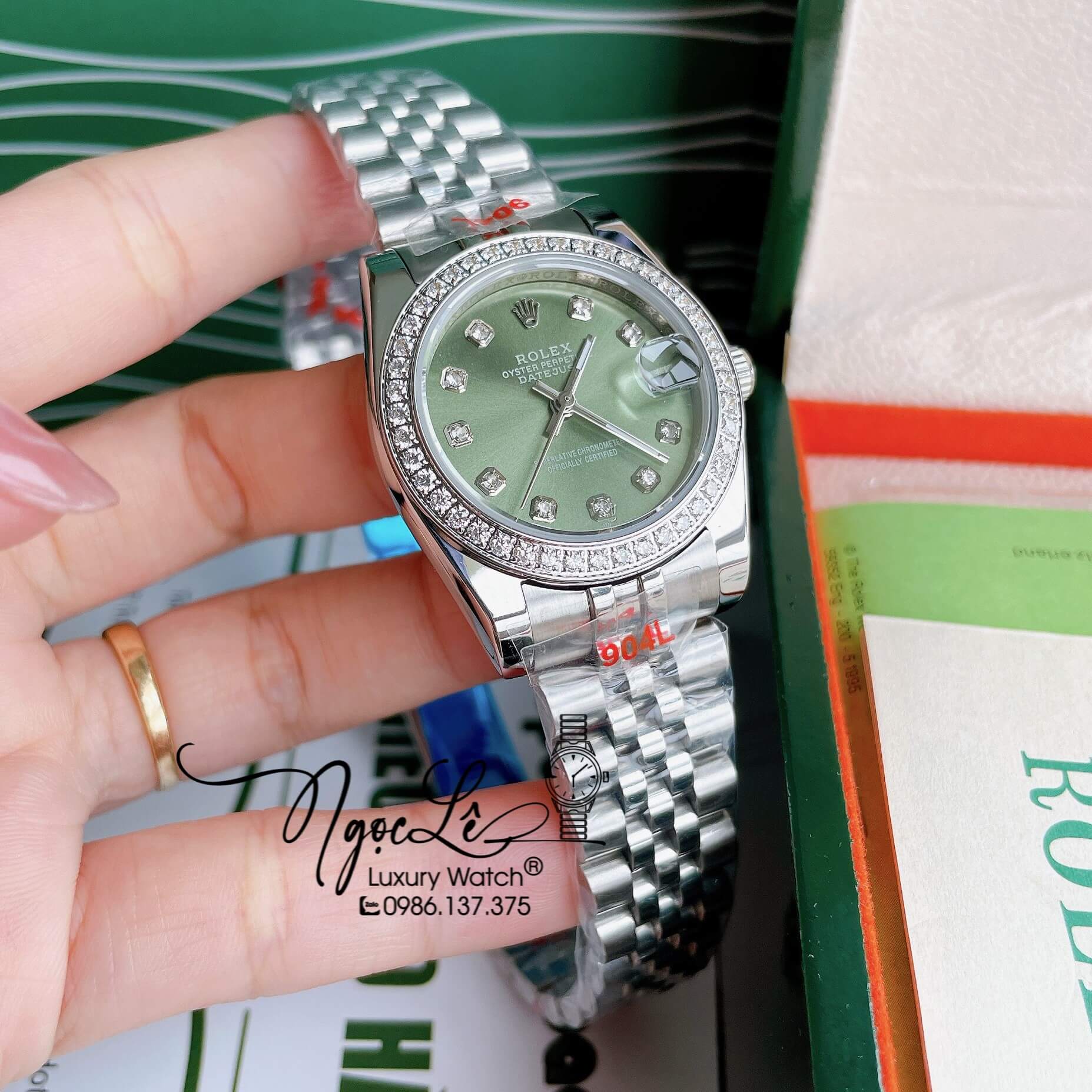 Đồng Hồ Nữ Rolex Datejust Pin Màu Bạc Mặt Xanh Rêu Đính Đá Size 32mm Full Box