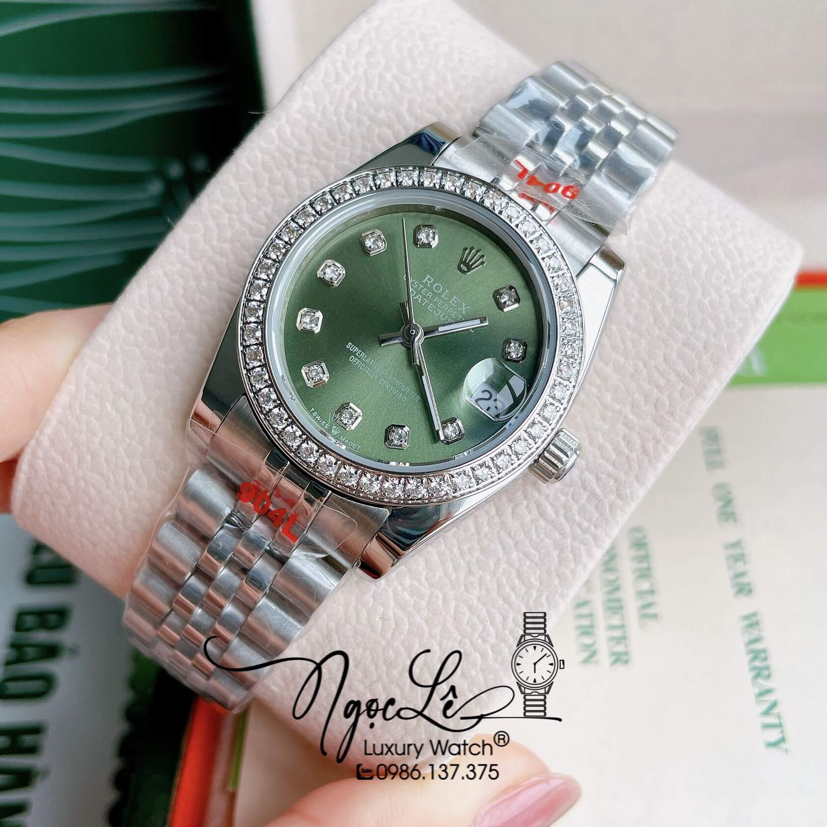 Đồng Hồ Nữ Rolex Datejust Pin Màu Bạc Mặt Xanh Rêu Đính Đá Size 32mm Full Box
