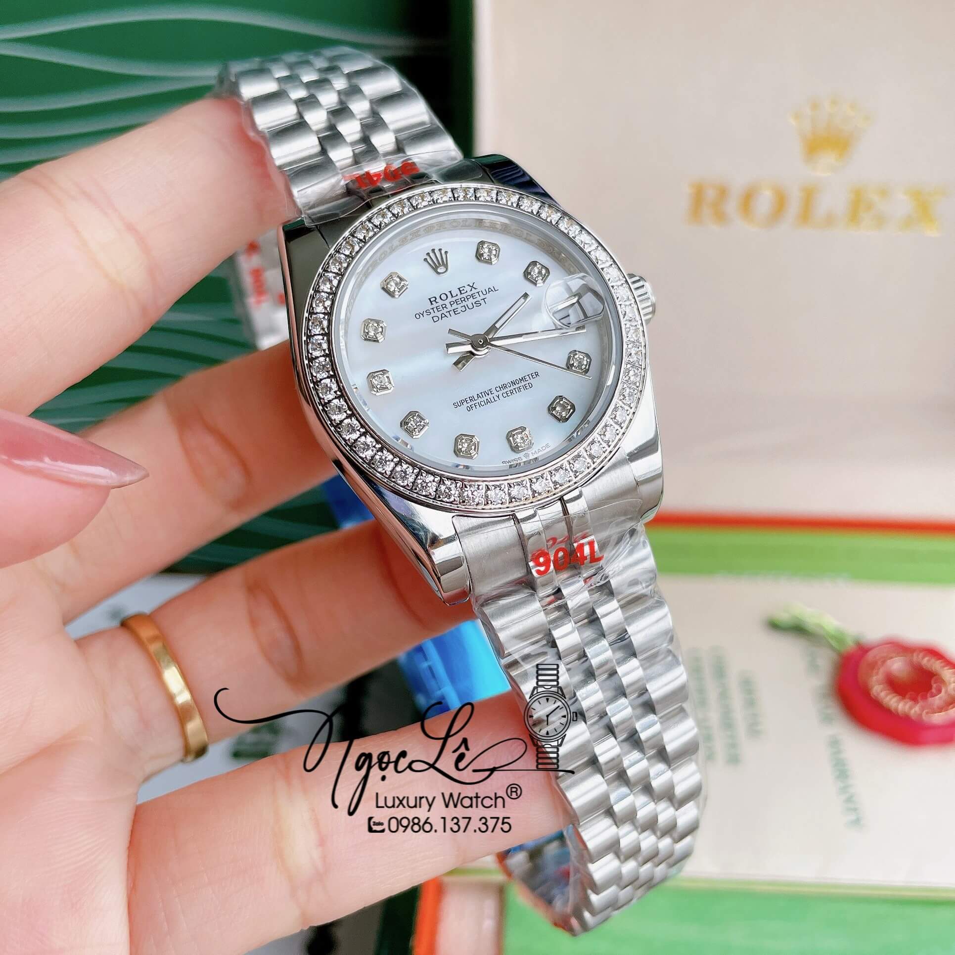 Đồng Hồ Nữ Rolex Datejust Pin Màu Bạc Mặt Trắng Xà Cừ Đính Đá Size 32mm FullBox