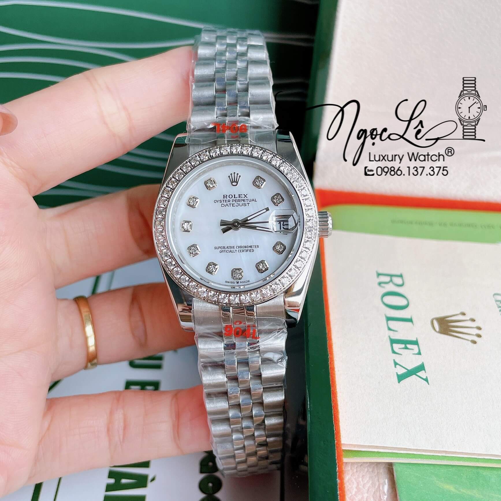Đồng Hồ Nữ Rolex Datejust Pin Màu Bạc Mặt Trắng Xà Cừ Đính Đá Size 32mm FullBox