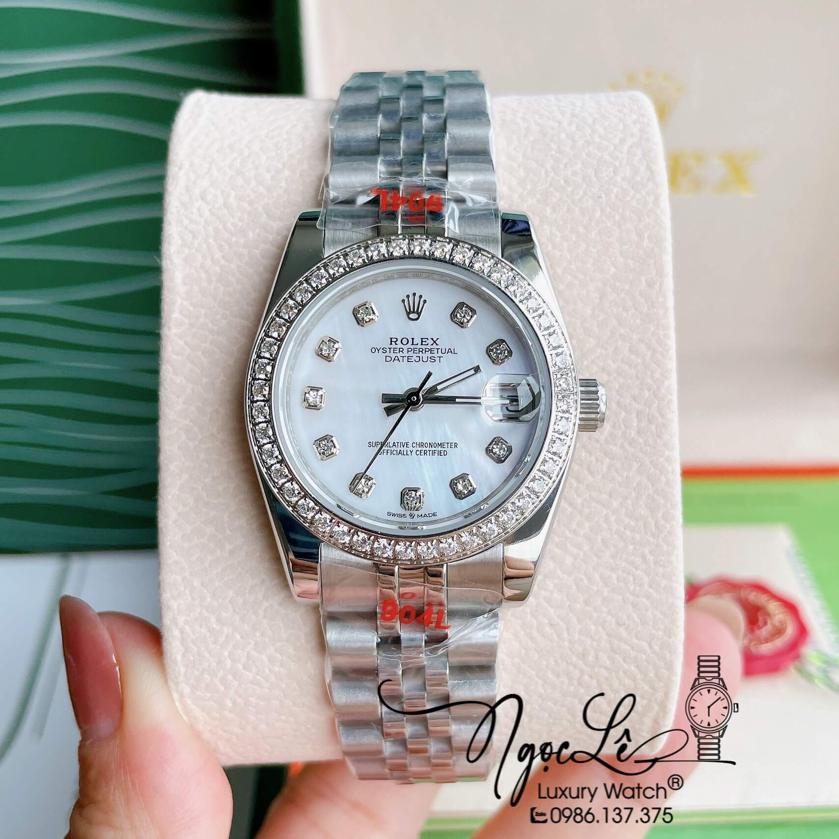 Đồng Hồ Nữ Rolex Datejust Pin Màu Bạc Mặt Trắng Xà Cừ Đính Đá Size 32mm FullBox