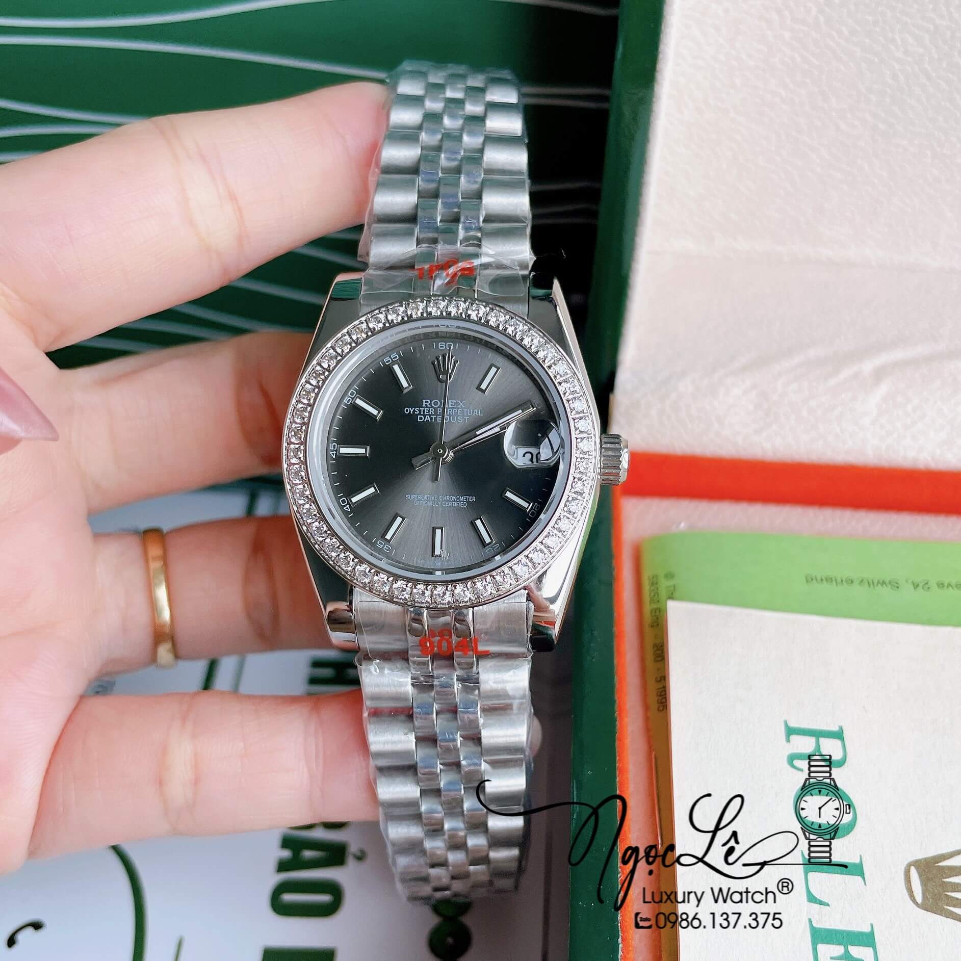Đồng Hồ Nữ Rolex Datejust Pin Màu Bạc Mặt Xám Đính Đá Size 32mm Full Box