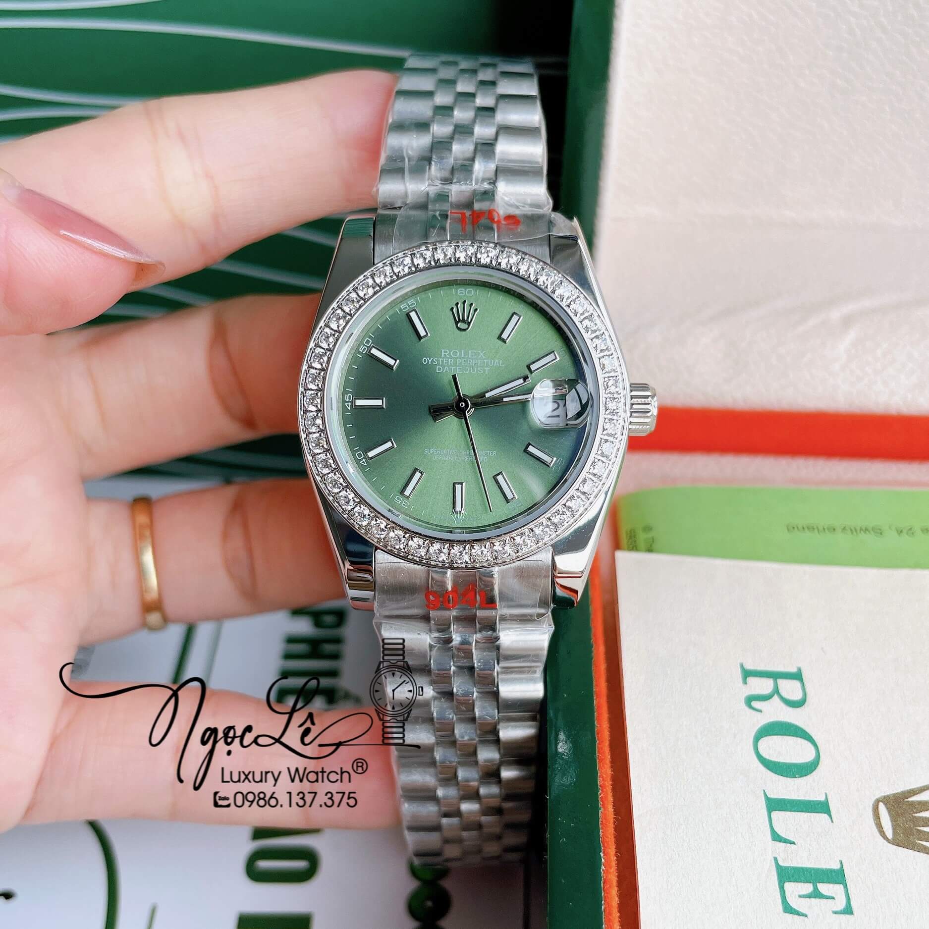 Đồng Hồ Nữ Rolex Datejust Pin Màu Bạc Mặt Xanh Rêu Đính Đá Size 32mm Full Box