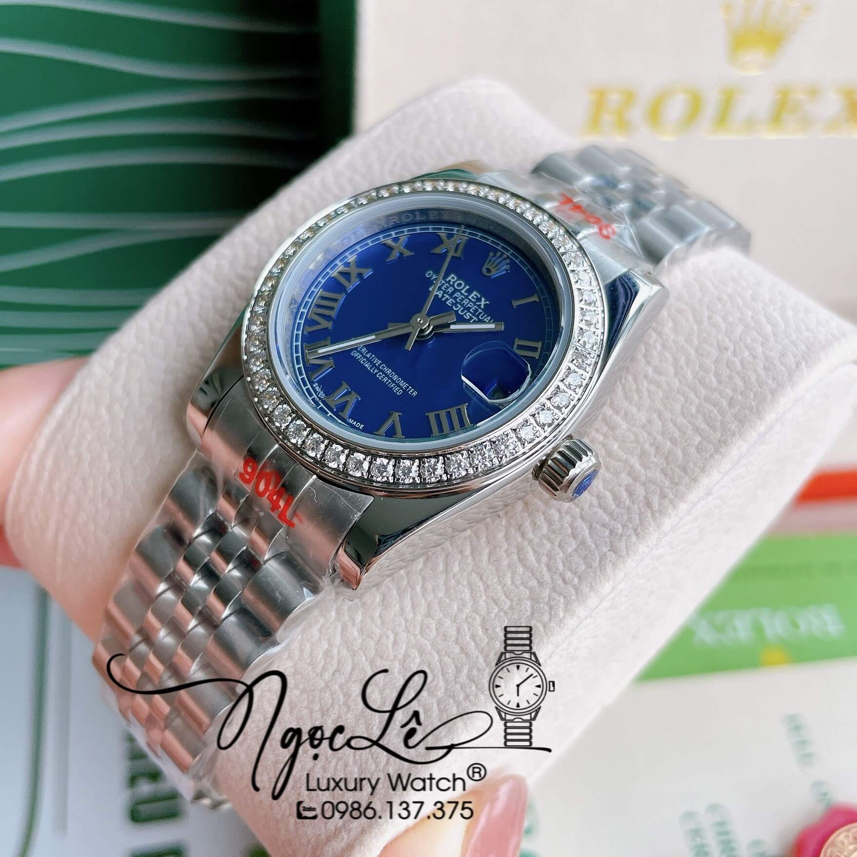 Đồng Hồ Nữ Rolex Datejust Pin Màu Bạc Mặt Xanh Coban Đính Đá Size 32mm Full Box