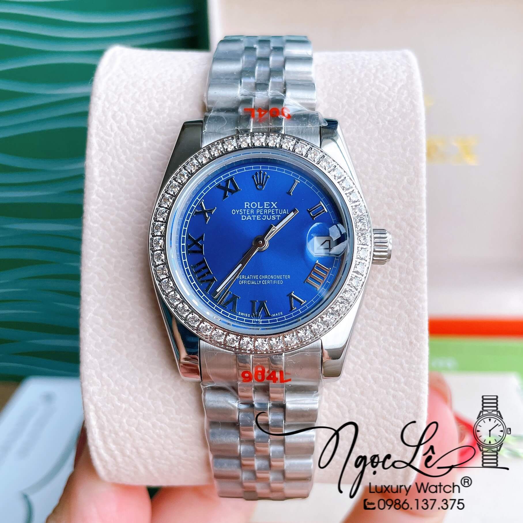 Đồng Hồ Nữ Rolex Datejust Pin Màu Bạc Mặt Xanh Coban Đính Đá Size 32mm Full Box