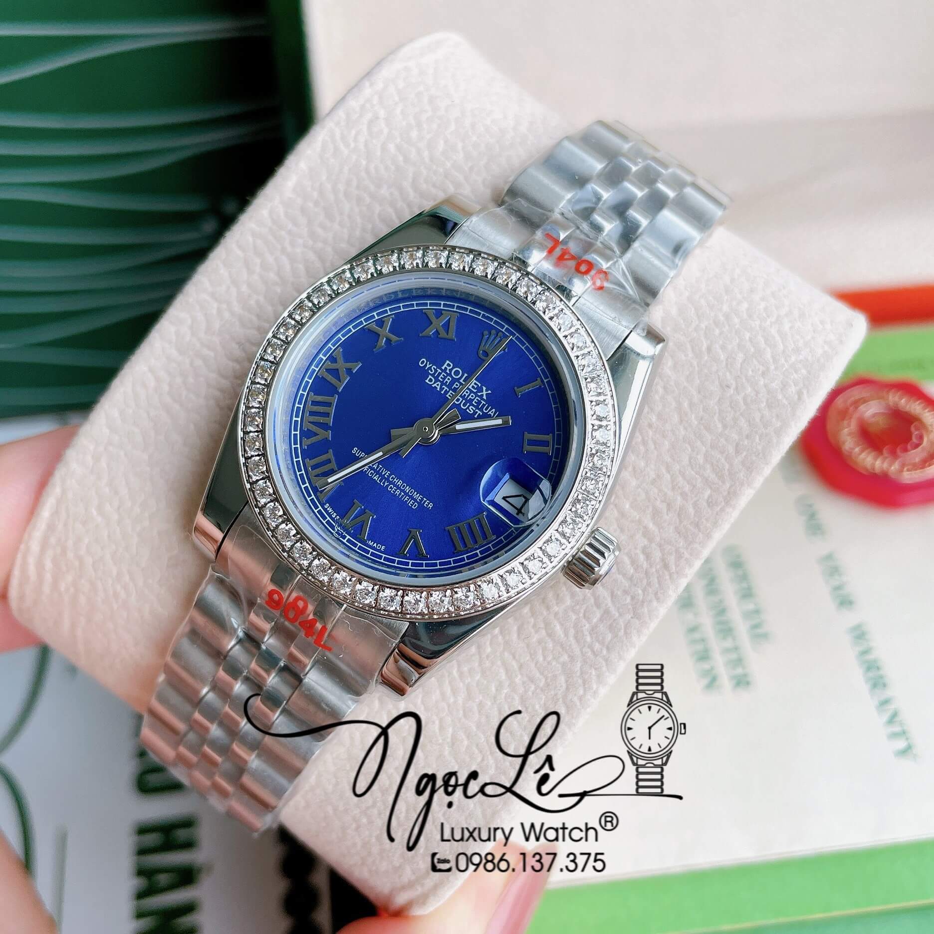 Đồng Hồ Nữ Rolex Datejust Pin Màu Bạc Mặt Xanh Coban Đính Đá Size 32mm Full Box