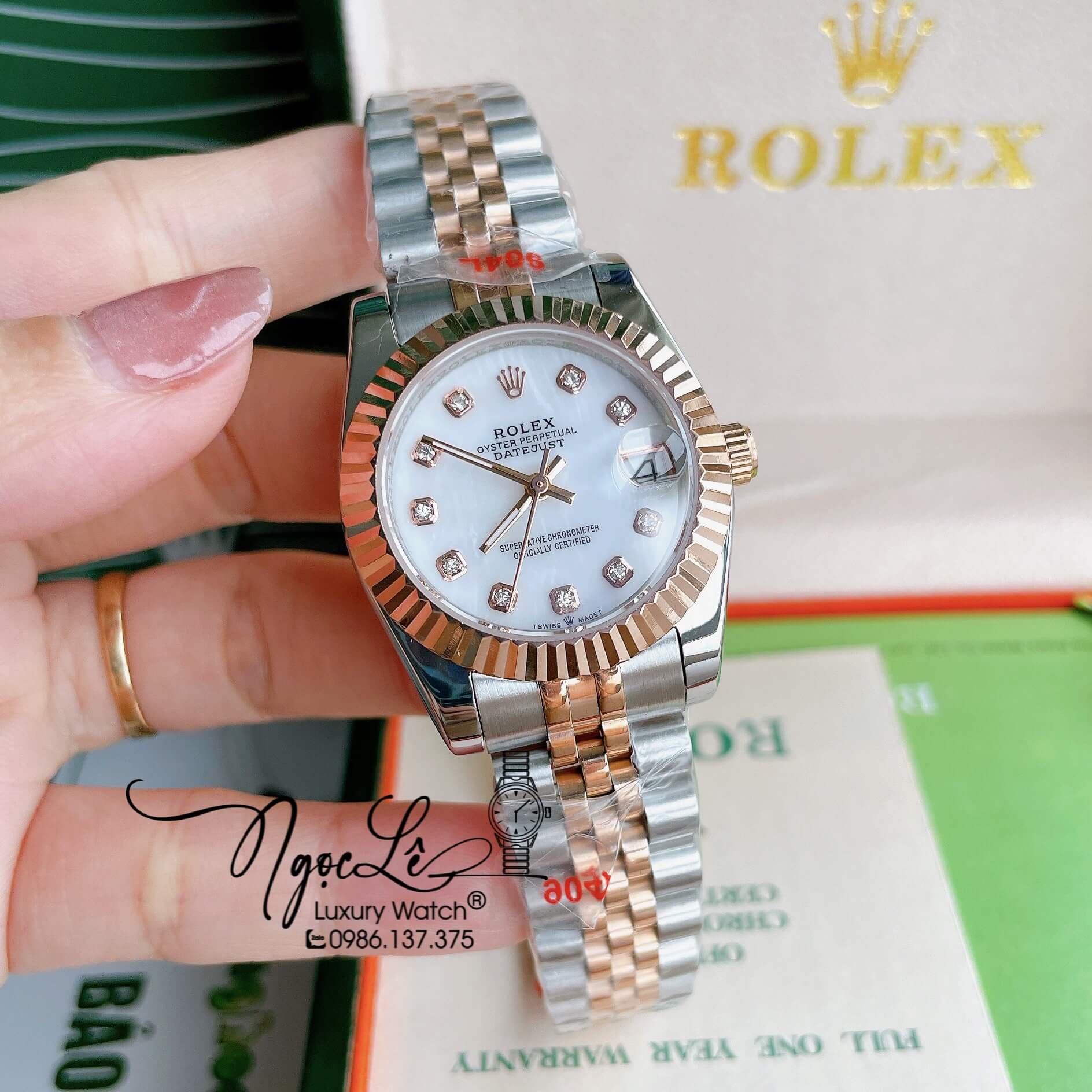 Đồng Hồ Nữ Rolex Datejust Pin Màu Demi Rose Mặt Trắng Xà Cừ Khía Size 32mm