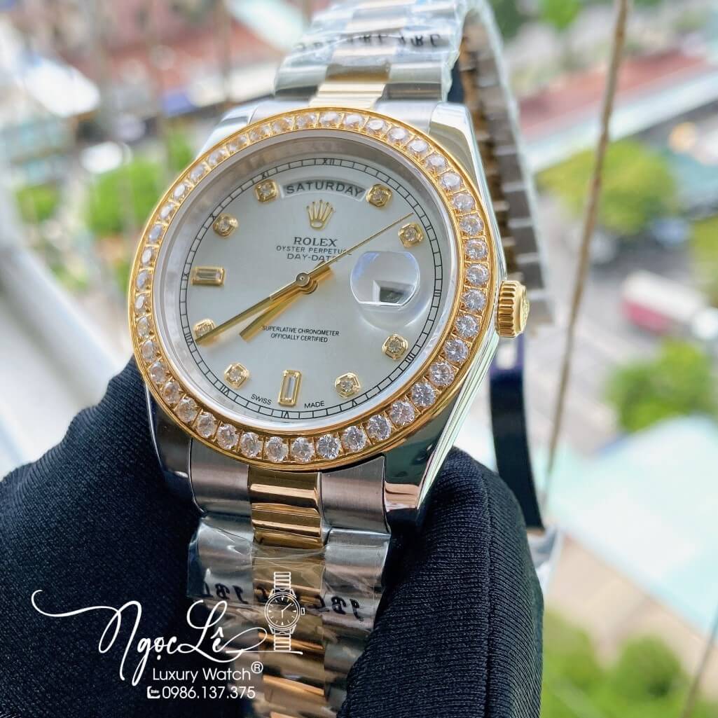 Đồng Hồ Rolex Day-Date Automatic Dây Kim Loại Demi Mặt Trắng Đính Đá 41mm