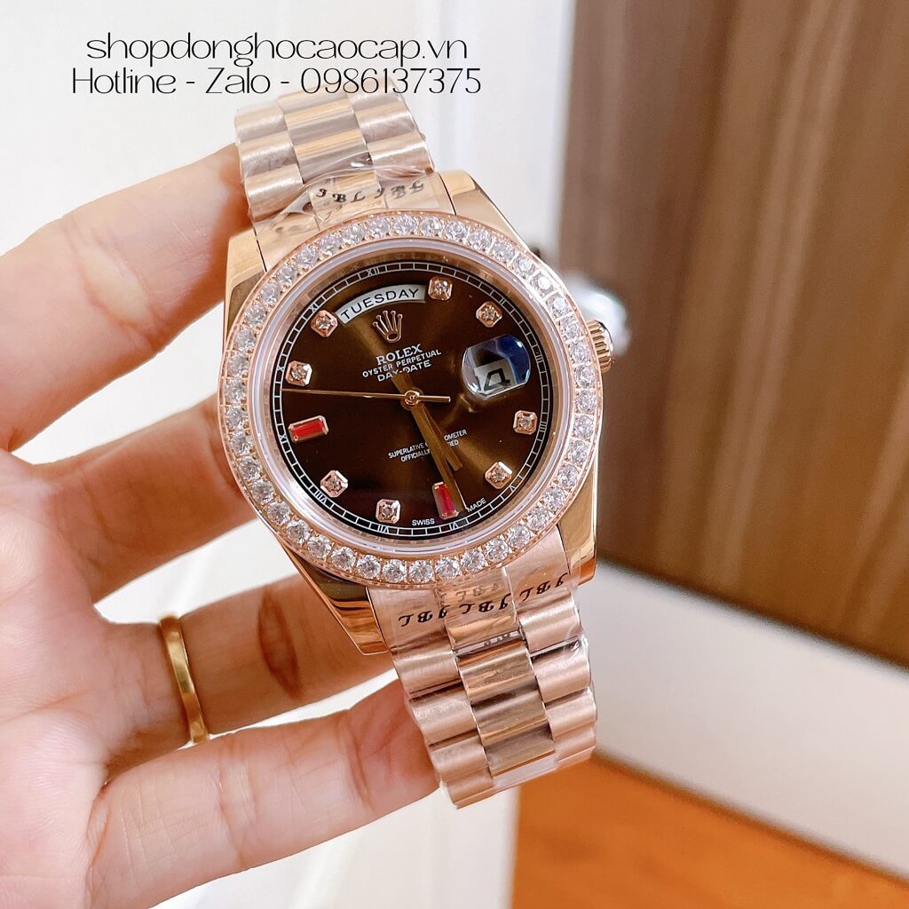 Đồng Hồ Rolex Day-Date Nam Automatic Vỏ Rose Gold Mặt Nâu Viền Đá 41mm