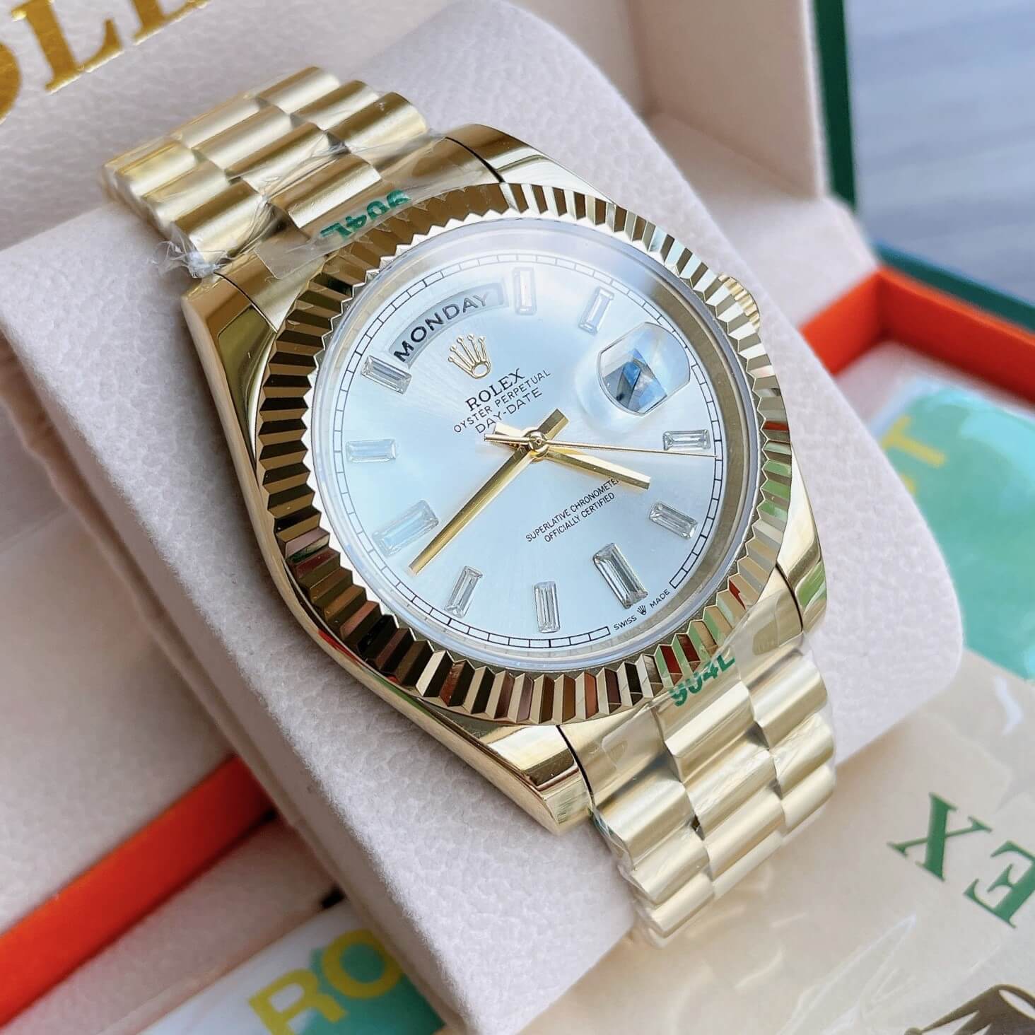 Đồng Hồ Rolex Day-Date Automatic Nam Dây Kim Loại Vàng Mặt Trắng Niềng Khía Size 41mm