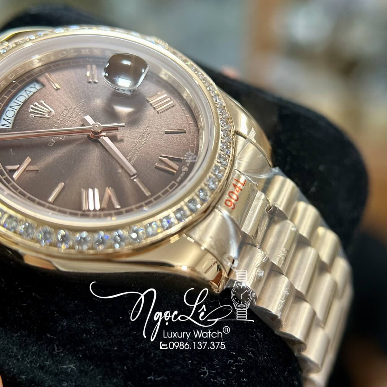 Đồng Hồ Rolex Day-Date Tự Động Dây Kim Loại Rose Gold Mặt Nâu Viền Đá Size 41mm