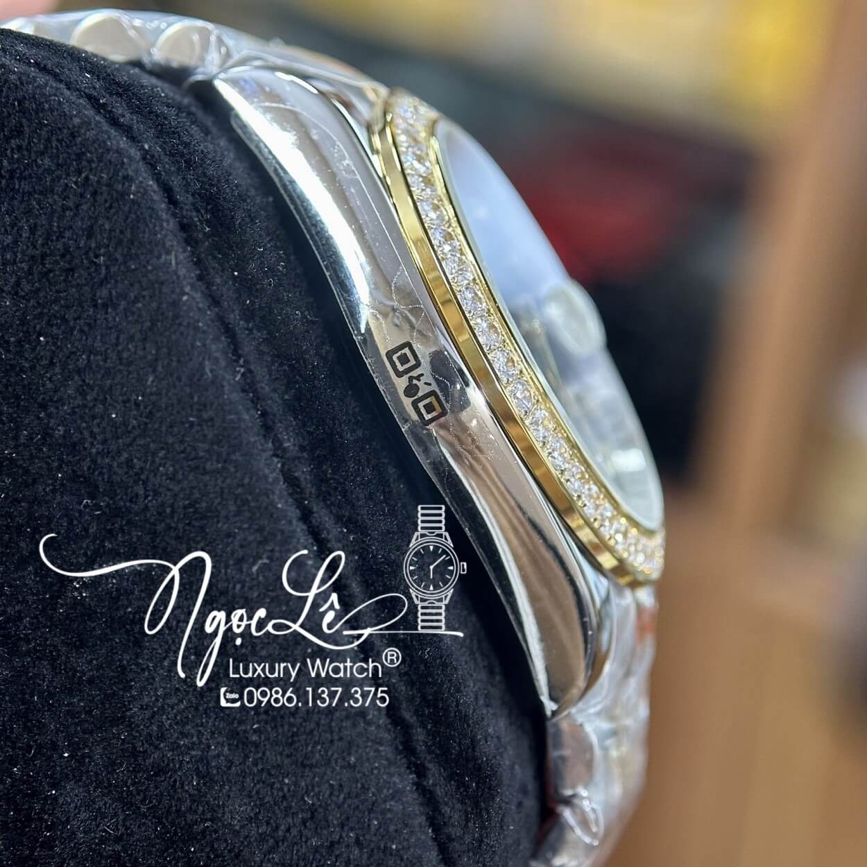 Đồng Hồ Rolex Day-Date Tự Động Dây Kim Loại Demi Vàng Mặt Đen Viền Đá Size 41mm