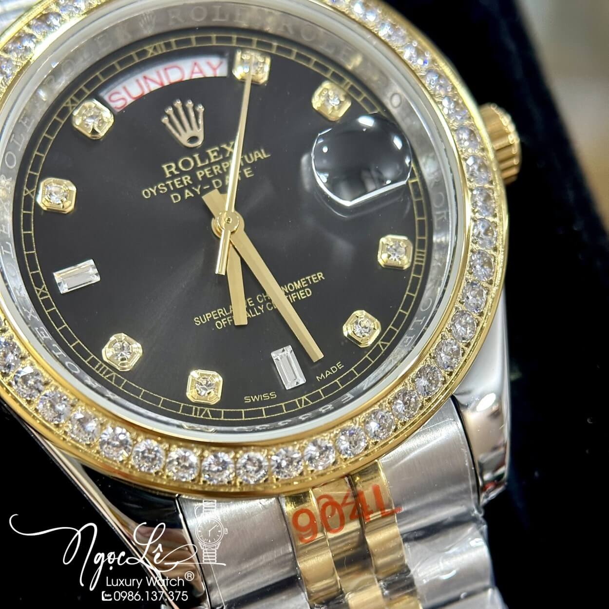 Đồng Hồ Rolex Day-Date Tự Động Dây Kim Loại Demi Vàng Mặt Đen Viền Đá Size 41mm
