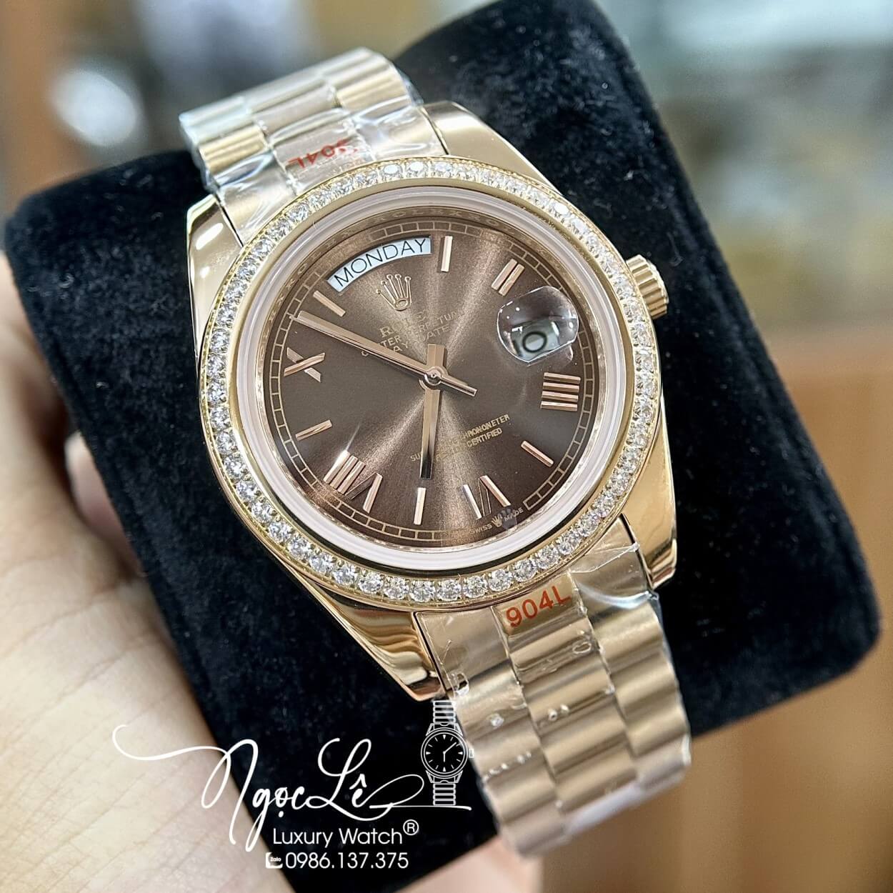 Đồng Hồ Rolex Day-Date Tự Động Dây Kim Loại Rose Gold Mặt Nâu Viền Đá Size 41mm