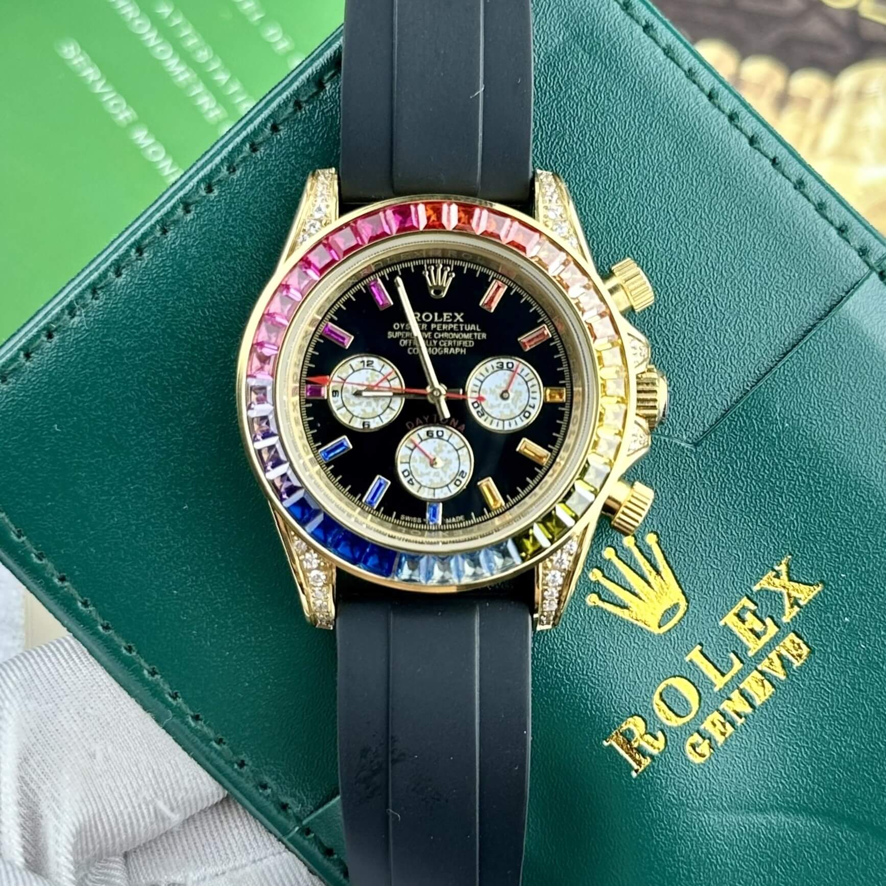 Đồng Hồ Nam Rolex Daytona Rainbow Automatic Dây Silicon Đen Vỏ Vàng Size 40mm