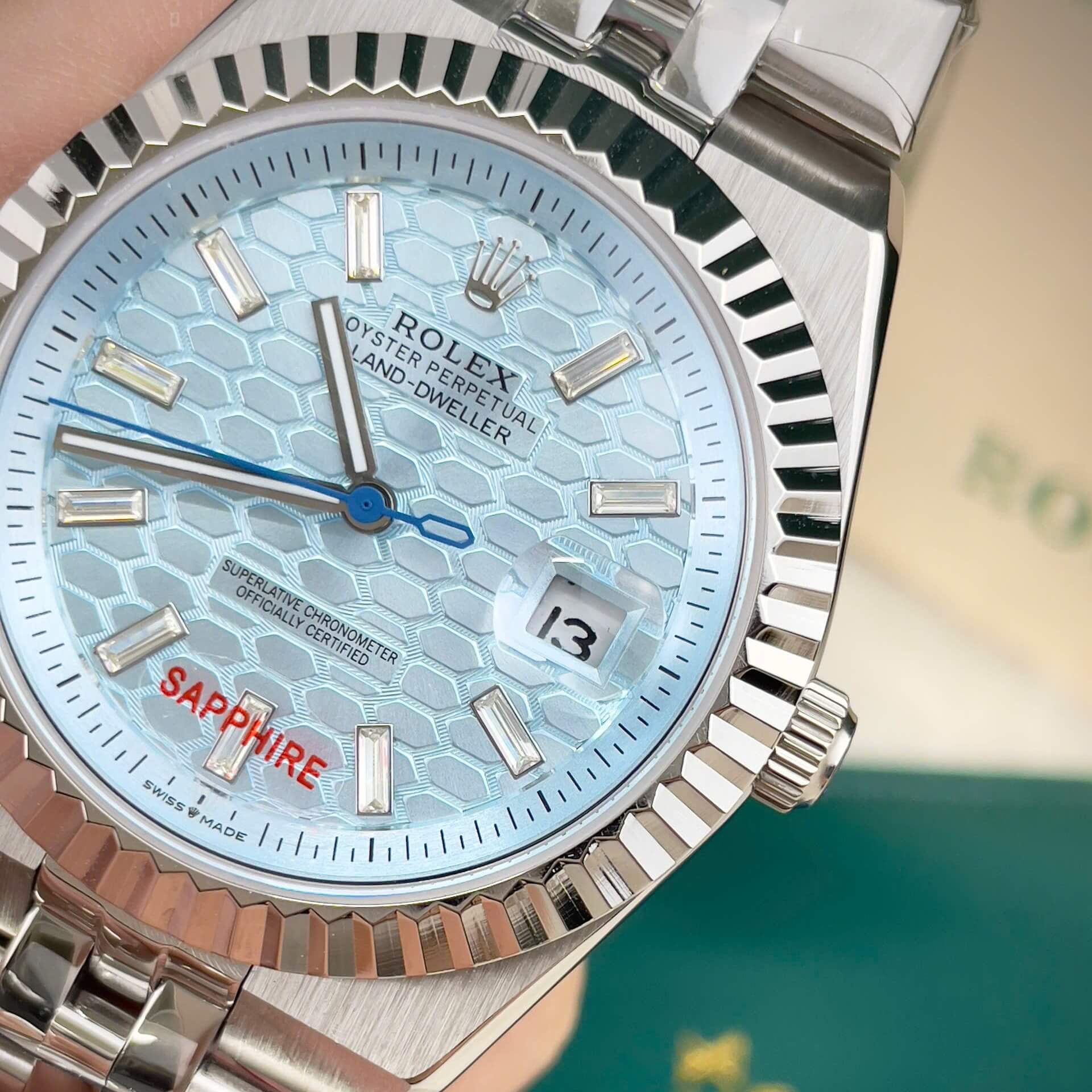 Đồng Hồ Rolex Land-Dweller Dây Kim Loại Bạc Mặt Xanh Dương Nhạt Họa Tiết Tổ Ong Size 40mm Vành Khía
