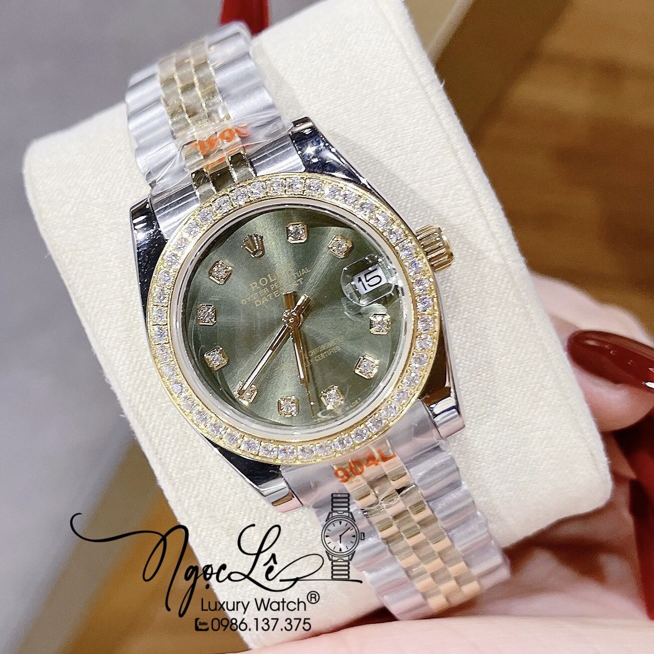 Đồng Hồ Nữ Rolex Datejust Máy Pin Dây Kim Loại Demi Gold Mặt Xanh Rêu Đính Đá 32mm