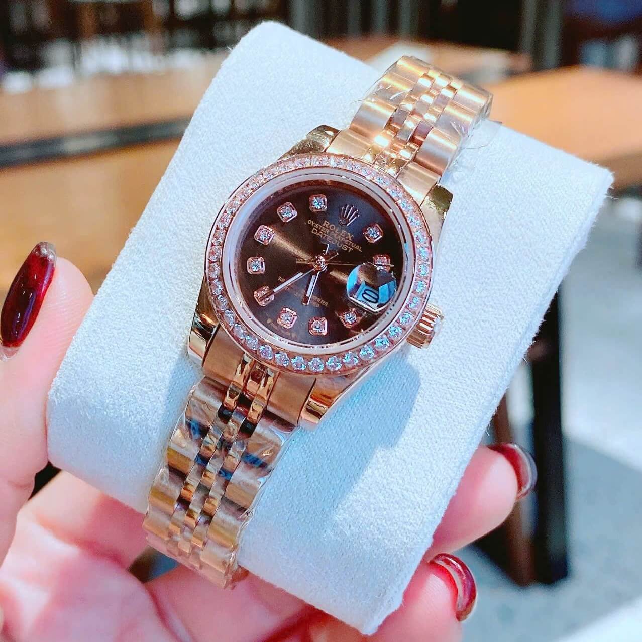 Đồng Hồ Nữ RoLex Datejust Máy Pin Size 28mm – Màu Vàng Hồng Mặt Nâu Viền Đá