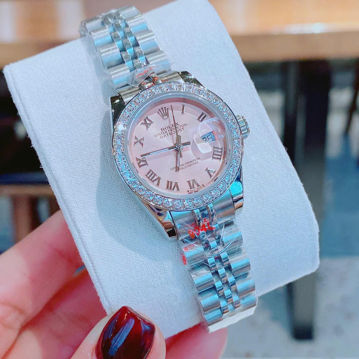 Đồng Hồ Nữ RoLex Datejust Máy Pin Size 28mm – Dây Bạc Mặt Hồng Viền Đính Đá