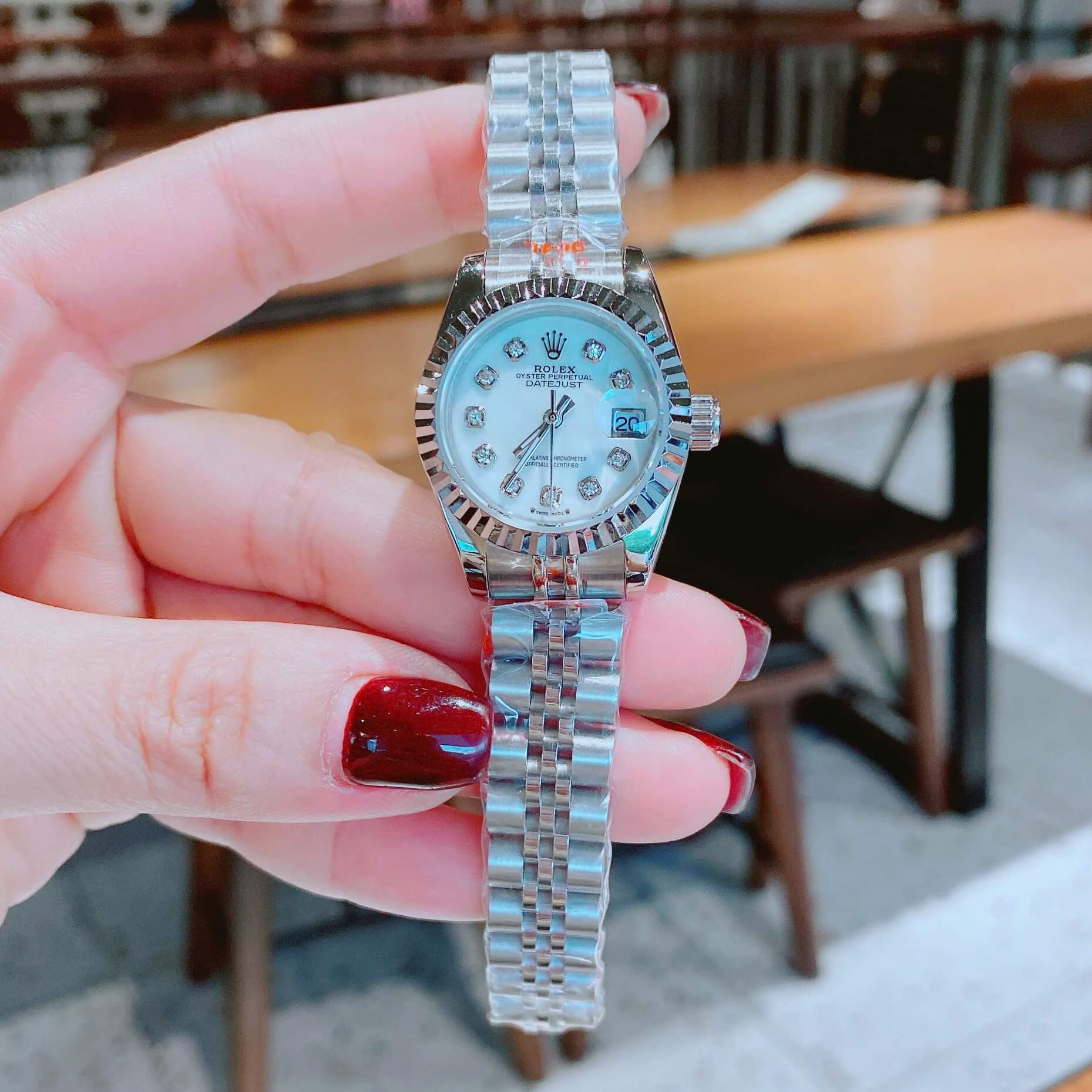 Đồng Hồ Nữ RoLex Datejust Máy Pin Size 28mm – Màu Bạc Mặt Trắng Xà Cừ Vành Khía