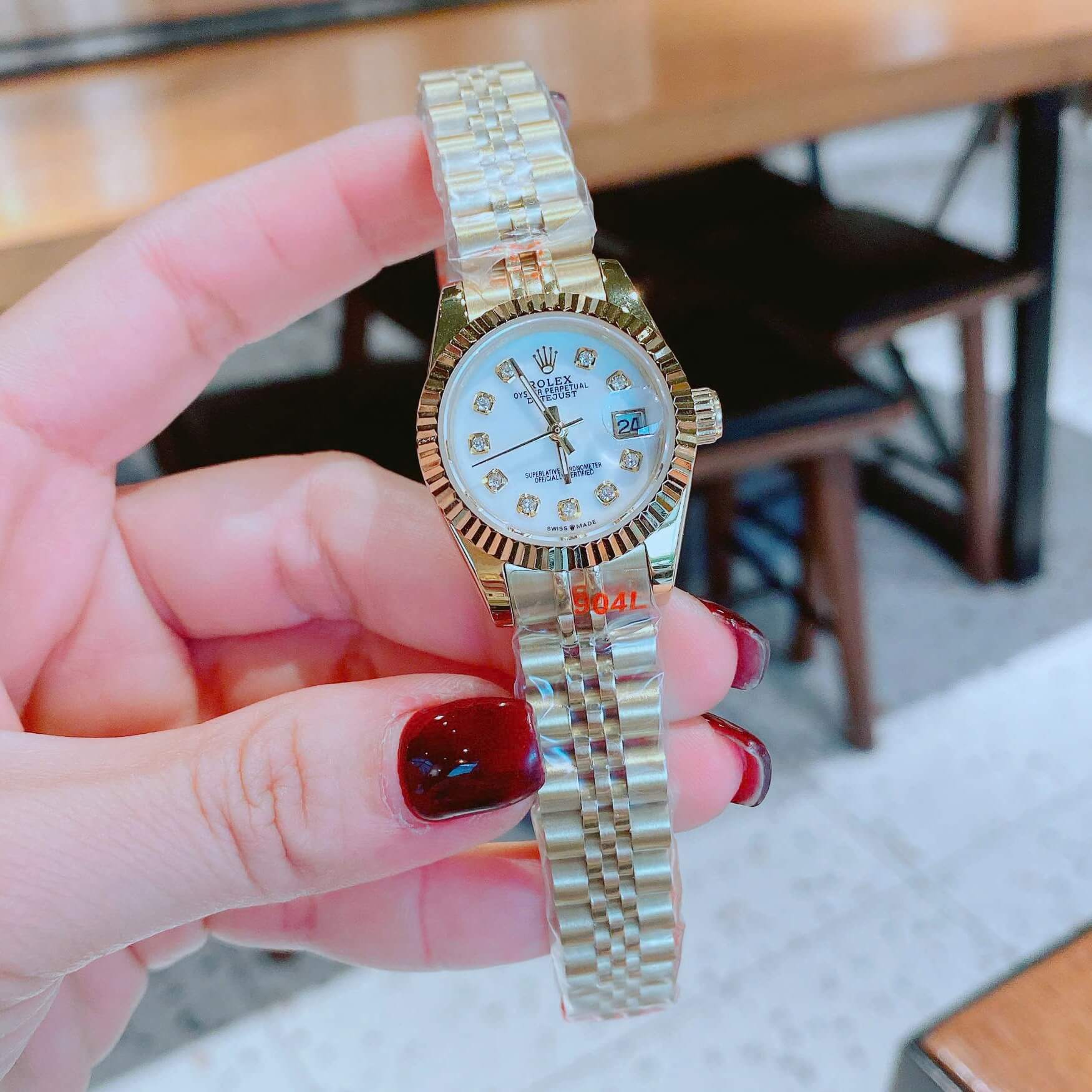 Đồng Hồ Nữ RoLex Datejust Máy Pin Size 28mm – Màu Vàng Gold Mặt Trắng Xà Cừ Vành Khía